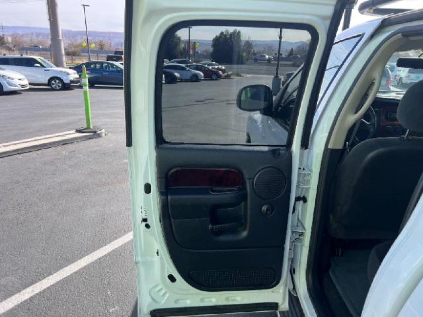 2002 Bright White /Dark Slate Gray Cloth Dodge Ram 1500 ST Quad Cab Short Bed 2WD (3D7HA18N22G) with an 4.7L V8 SOHC 16V engine, 4-Speed Automatic transmission, located at 1865 East Red Hills Pkwy, St. George, 84770, (435) 628-0023, 37.120850, -113.543640 - We specialize in helping ALL people get the best financing available. No matter your credit score, good, bad or none we can get you an amazing rate. Had a bankruptcy, divorce, or repossessions? We give you the green light to get your credit back on the road. Low down and affordable payments that fit - Photo#18