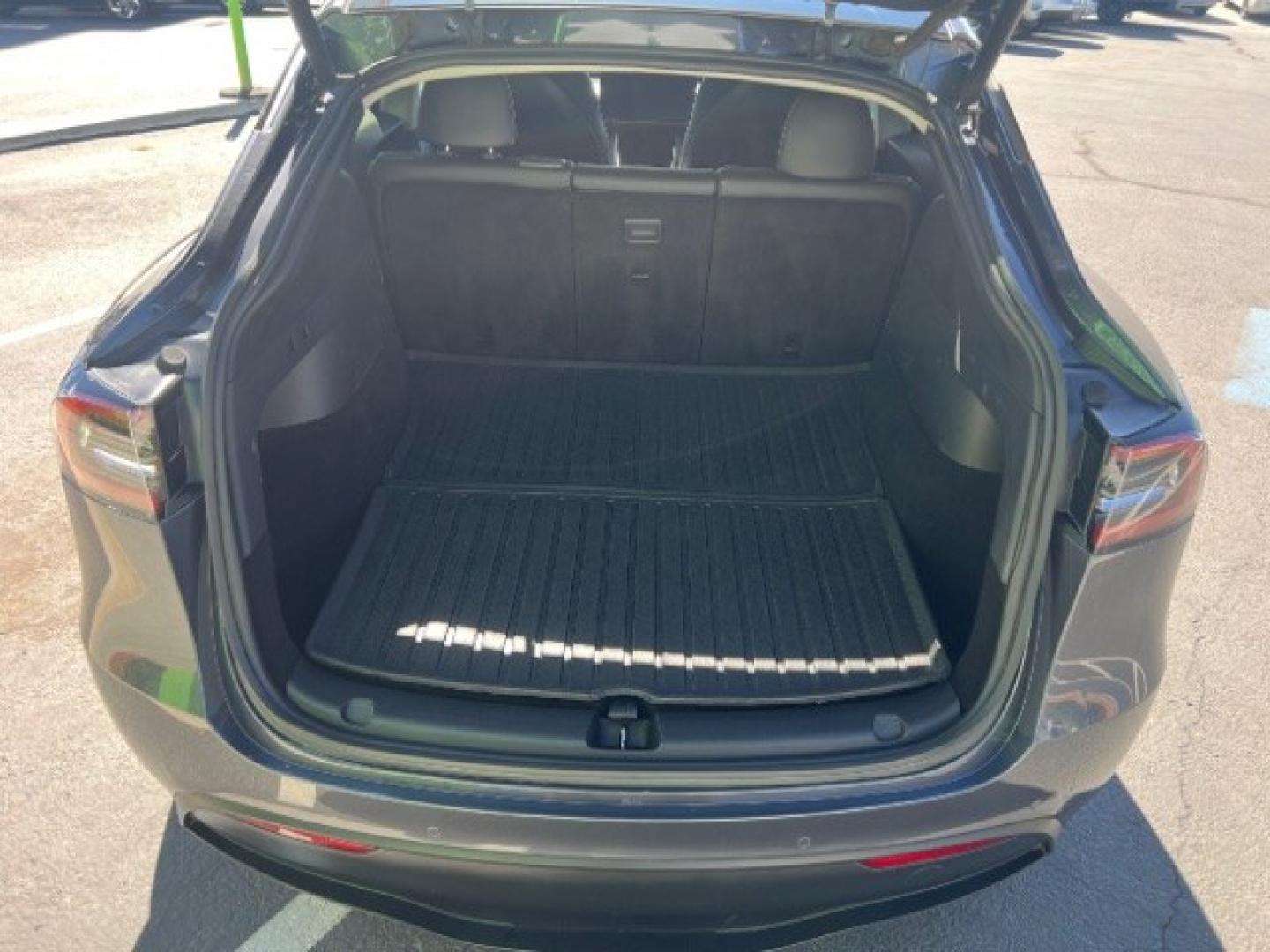2020 Midnight Silver Metallic /All Black, leatherette Tesla Model Y Performance (5YJYGDEF5LF) with an ELECTRIC engine, 1-Speed Automatic transmission, located at 1865 East Red Hills Pkwy, St. George, 84770, (435) 628-0023, 37.120850, -113.543640 - Tesla Model Y All Wheel Drive HW3 with FULL SELF DRIVING PAID FOR! ($8k add on) Great tires, Interior is in great condition. Every Tesla we sell has had cabin air filter replaced, radiator cleaned, fluids topped AND comes with a mobile charging kit! Battery is healthy and gets 260on full Charge.- Photo#24