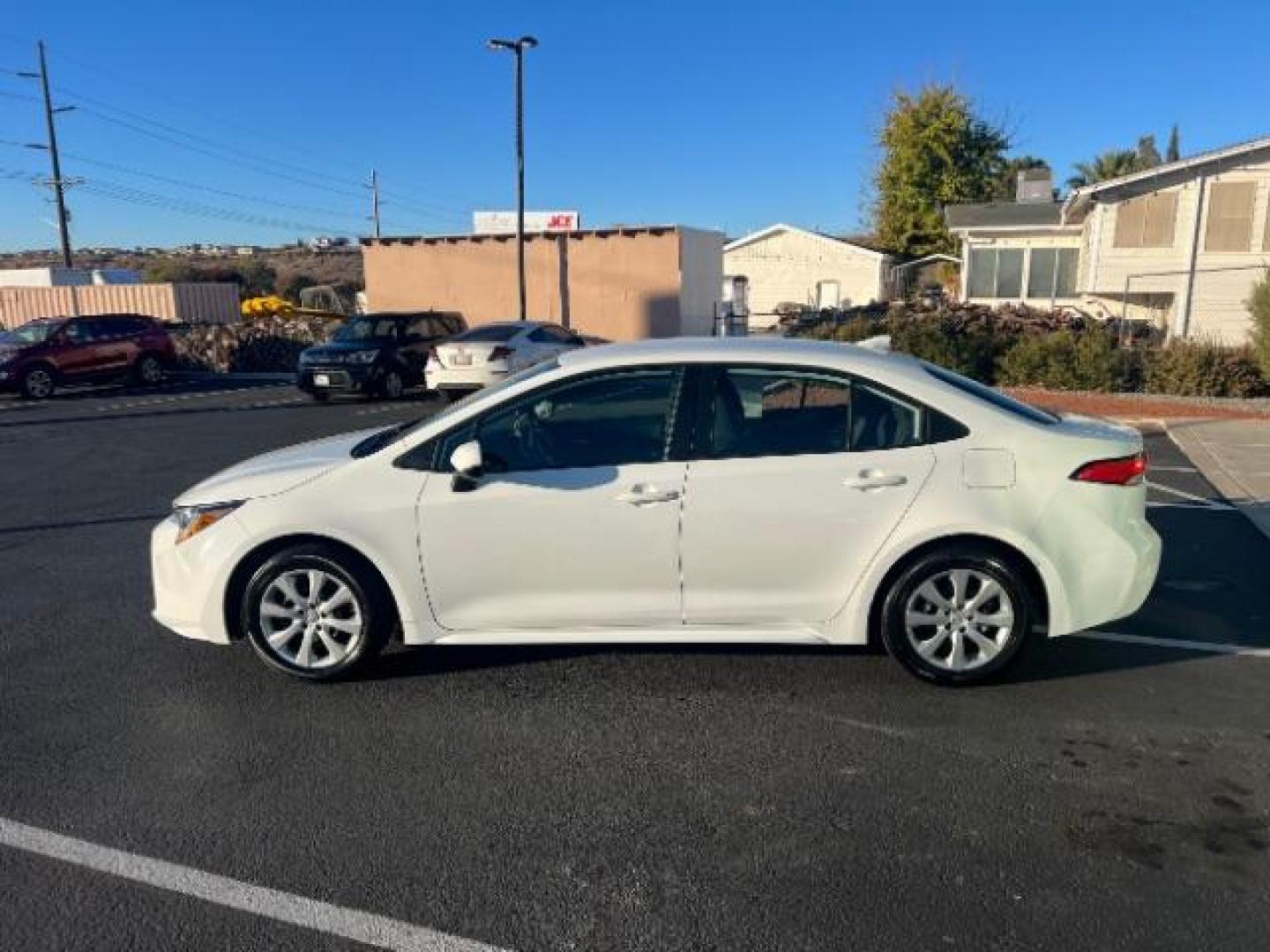 2021 White /Black Interior Toyota Corolla LE (5YFEPMAE4MP) with an 1.8L L4 DOHC 16V engine, Continuously Variable Transmission transmission, located at 1865 East Red Hills Pkwy, St. George, 84770, (435) 628-0023, 37.120850, -113.543640 - We specialize in helping ALL people get the best financing available. No matter your credit score, good, bad or none we can get you an amazing rate. Had a bankruptcy, divorce, or repossessions? We give you the green light to get your credit back on the road. Low down and affordable payments that fit - Photo#3
