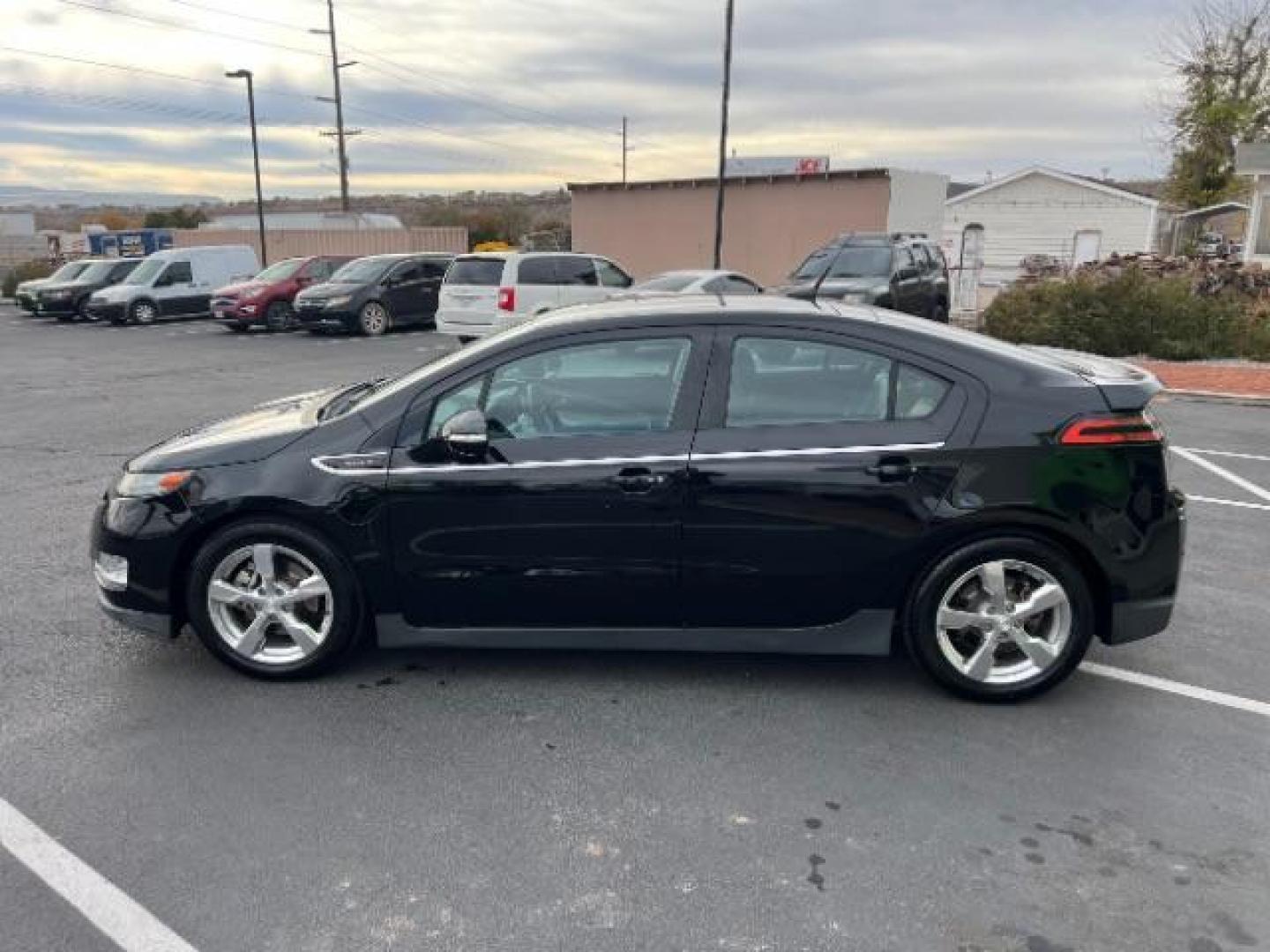2013 Black /Jet Blk Seats/Ceramic Wh Chevrolet Volt Premium w/ Navigation (1G1RD6E48DU) with an 1.4L L4 DOHC 16V PLUG-IN HYBRID engine, Continuously Variable Transmission transmission, located at 1865 East Red Hills Pkwy, St. George, 84770, (435) 628-0023, 37.120850, -113.543640 - Photo#3