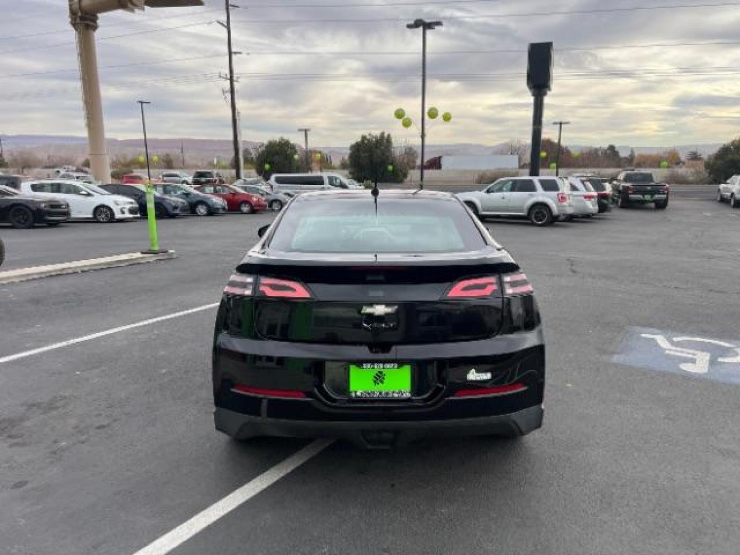 2013 Black /Jet Blk Seats/Ceramic Wh Chevrolet Volt Premium w/ Navigation (1G1RD6E48DU) with an 1.4L L4 DOHC 16V PLUG-IN HYBRID engine, Continuously Variable Transmission transmission, located at 1865 East Red Hills Pkwy, St. George, 84770, (435) 628-0023, 37.120850, -113.543640 - Photo#5
