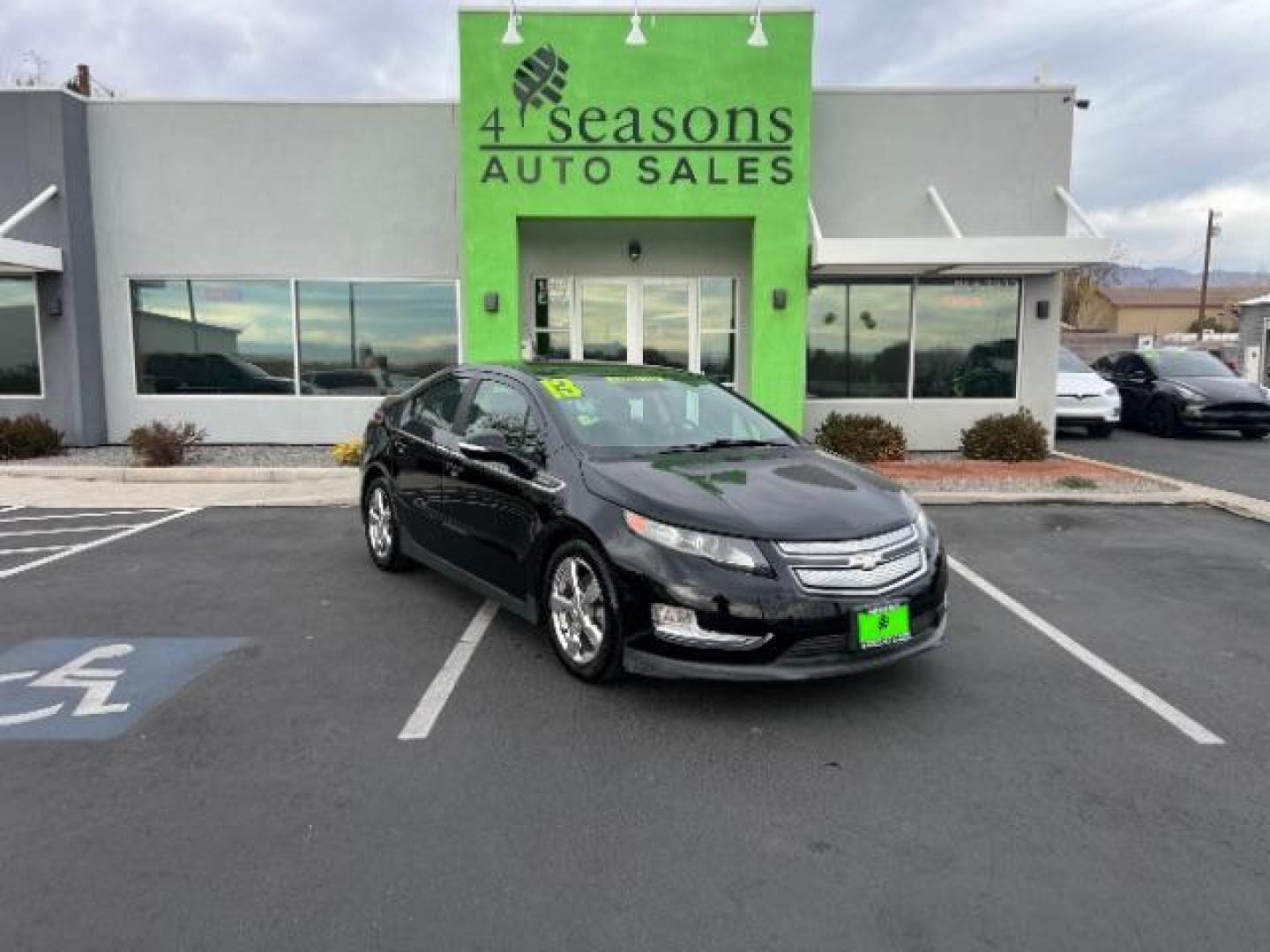 2013 Black /Jet Blk Seats/Ceramic Wh Chevrolet Volt Premium w/ Navigation (1G1RD6E48DU) with an 1.4L L4 DOHC 16V PLUG-IN HYBRID engine, Continuously Variable Transmission transmission, located at 1865 East Red Hills Pkwy, St. George, 84770, (435) 628-0023, 37.120850, -113.543640 - Photo#0