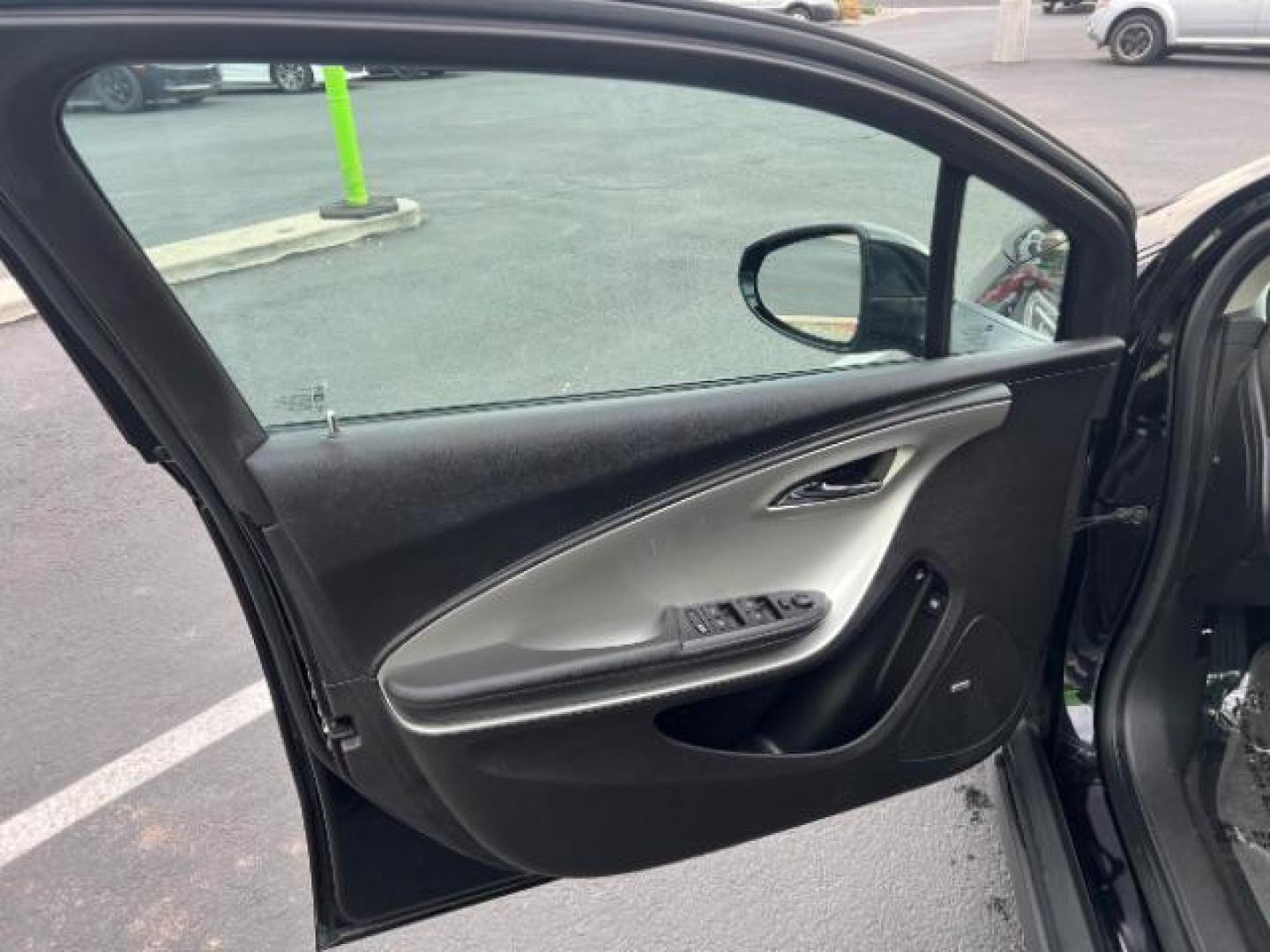 2013 Black /Jet Blk Seats/Ceramic Wh Chevrolet Volt Premium w/ Navigation (1G1RD6E48DU) with an 1.4L L4 DOHC 16V PLUG-IN HYBRID engine, Continuously Variable Transmission transmission, located at 1865 East Red Hills Pkwy, St. George, 84770, (435) 628-0023, 37.120850, -113.543640 - Photo#14
