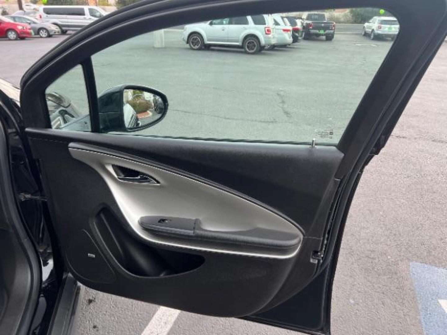 2013 Black /Jet Blk Seats/Ceramic Wh Chevrolet Volt Premium w/ Navigation (1G1RD6E48DU) with an 1.4L L4 DOHC 16V PLUG-IN HYBRID engine, Continuously Variable Transmission transmission, located at 1865 East Red Hills Pkwy, St. George, 84770, (435) 628-0023, 37.120850, -113.543640 - Photo#27