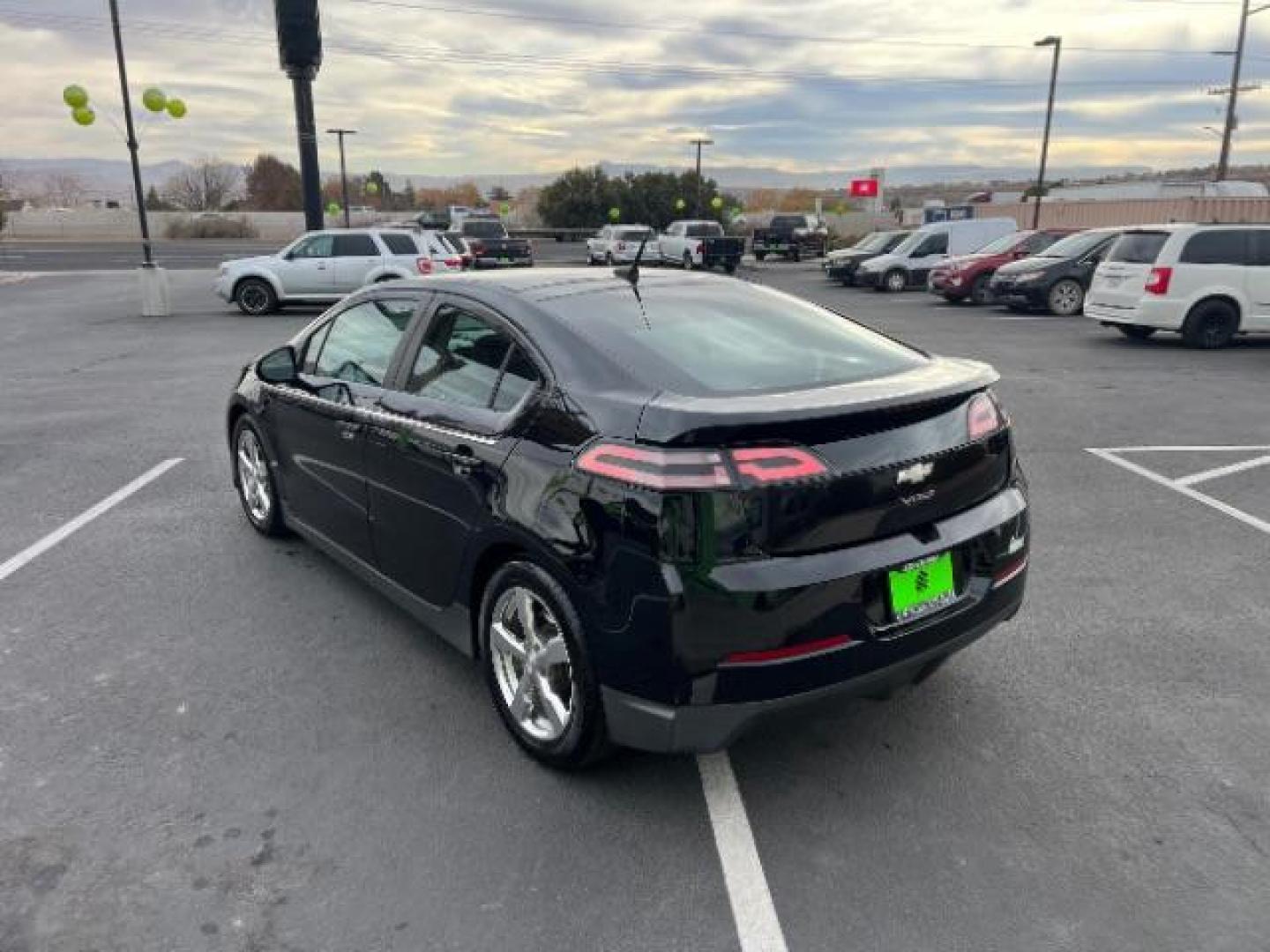 2013 Black /Jet Blk Seats/Ceramic Wh Chevrolet Volt Premium w/ Navigation (1G1RD6E48DU) with an 1.4L L4 DOHC 16V PLUG-IN HYBRID engine, Continuously Variable Transmission transmission, located at 1865 East Red Hills Pkwy, St. George, 84770, (435) 628-0023, 37.120850, -113.543640 - Photo#4