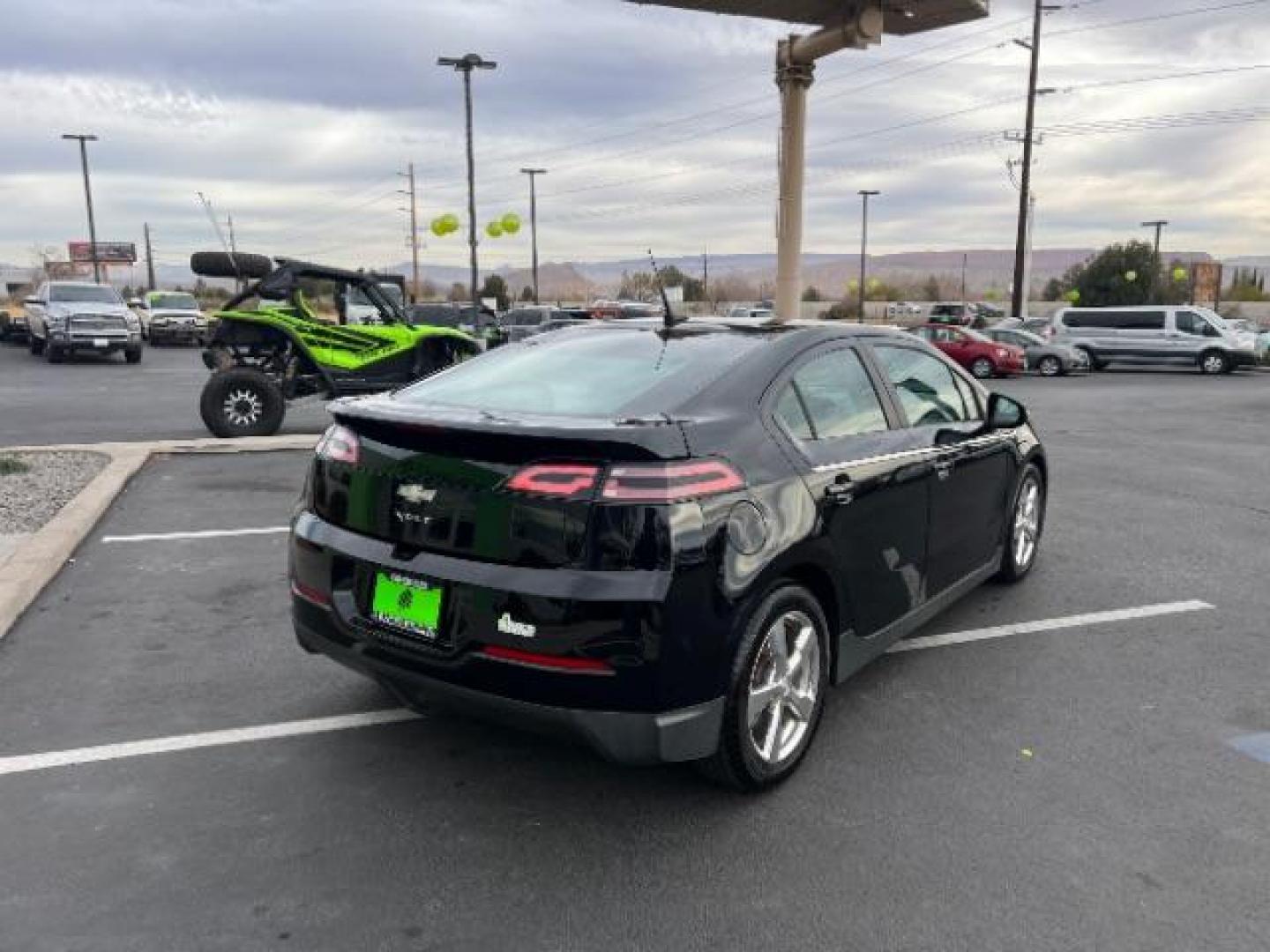 2013 Black /Jet Blk Seats/Ceramic Wh Chevrolet Volt Premium w/ Navigation (1G1RD6E48DU) with an 1.4L L4 DOHC 16V PLUG-IN HYBRID engine, Continuously Variable Transmission transmission, located at 1865 East Red Hills Pkwy, St. George, 84770, (435) 628-0023, 37.120850, -113.543640 - Photo#6