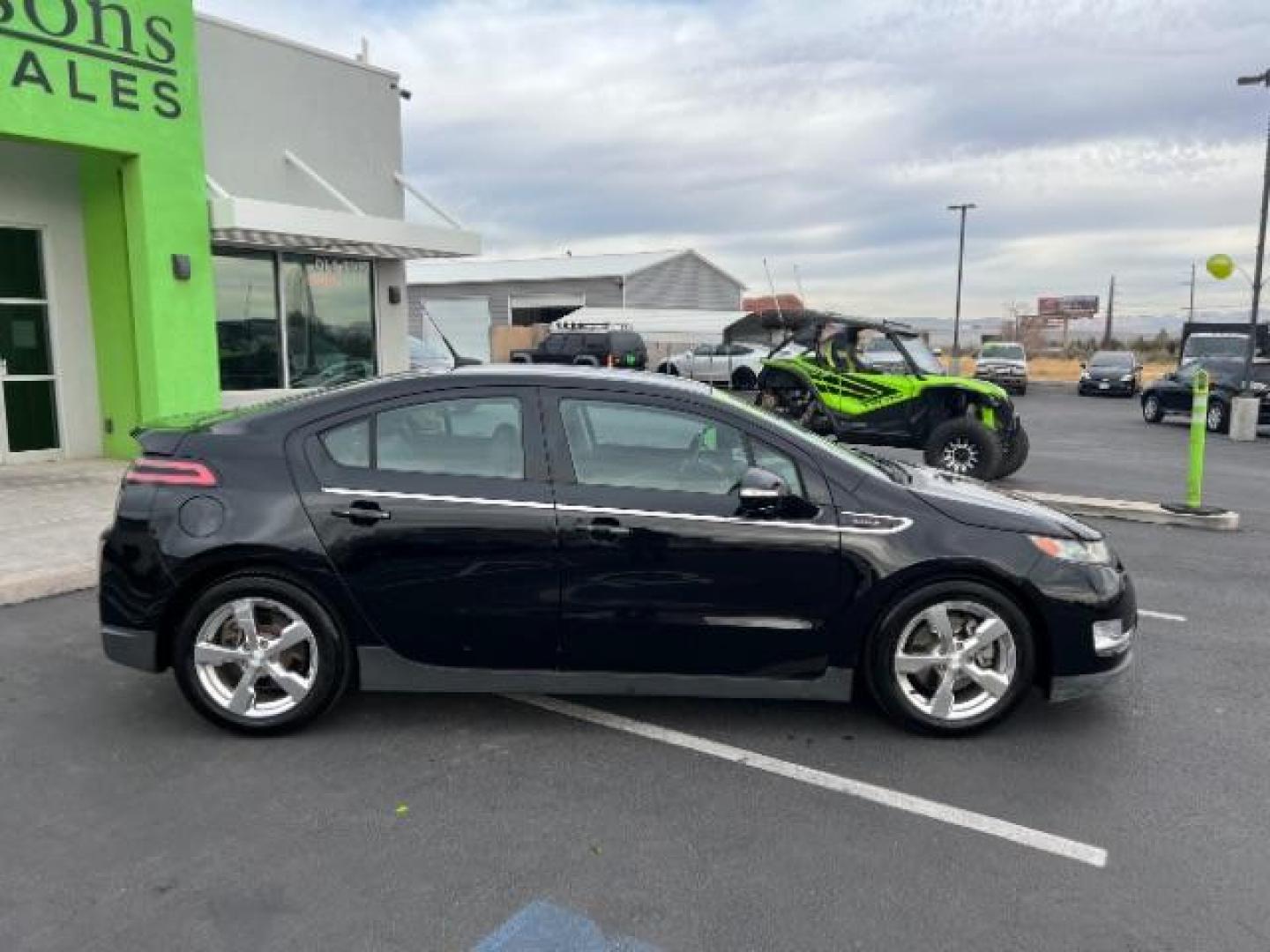 2013 Black /Jet Blk Seats/Ceramic Wh Chevrolet Volt Premium w/ Navigation (1G1RD6E48DU) with an 1.4L L4 DOHC 16V PLUG-IN HYBRID engine, Continuously Variable Transmission transmission, located at 1865 East Red Hills Pkwy, St. George, 84770, (435) 628-0023, 37.120850, -113.543640 - Photo#7