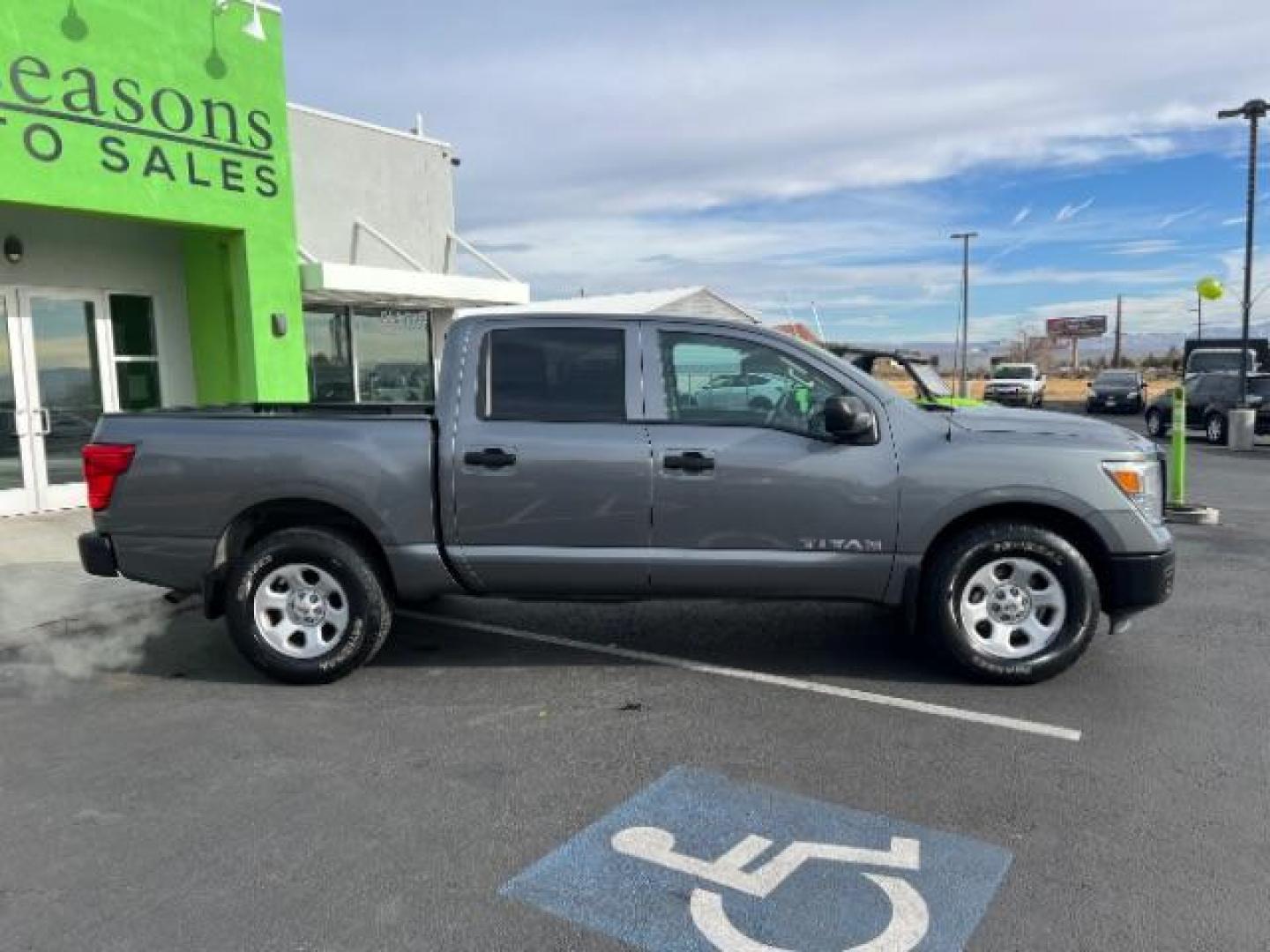 2017 Gun Metallic /Black, cloth Nissan Titan S Crew Cab 4WD (1N6AA1EJ6HN) with an 5.6L V8 DOHC 32V engine, 6-Speed Automatic transmission, located at 1865 East Red Hills Pkwy, St. George, 84770, (435) 628-0023, 37.120850, -113.543640 - Photo#7