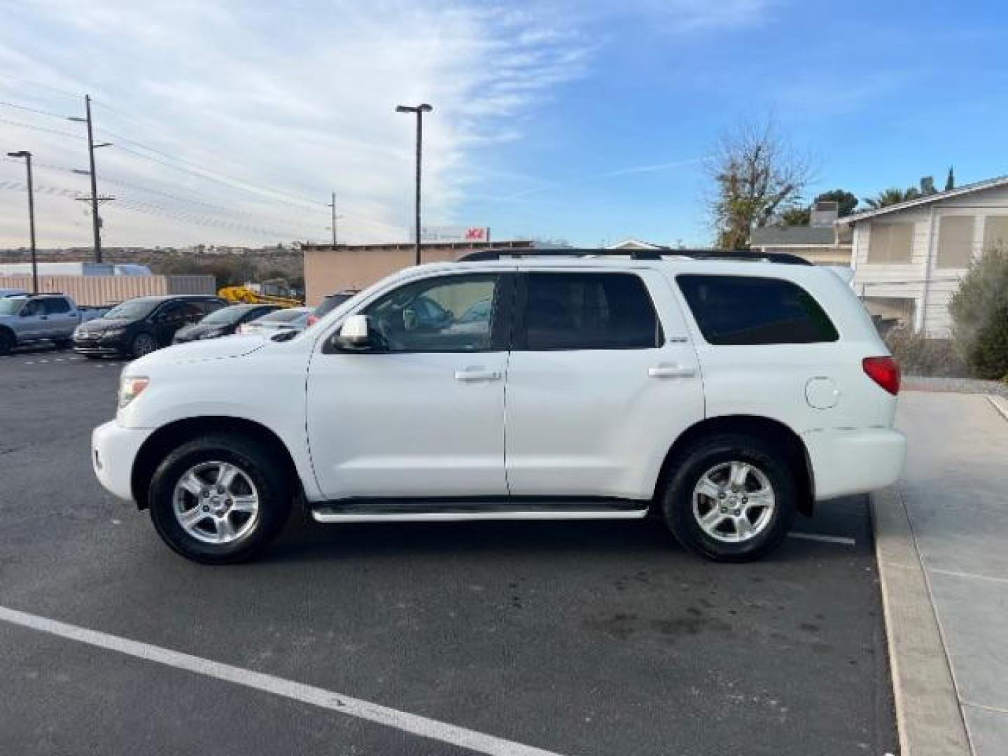2008 Super White /Graphite Cloth Interior Toyota Sequoia SR5 5.7L 2WD (5TDZY64A18S) with an 4.7L V8 DOHC 32V engine, 6-Speed Automatic transmission, located at 1865 East Red Hills Pkwy, St. George, 84770, (435) 628-0023, 37.120850, -113.543640 - We specialize in helping ALL people get the best financing available. No matter your credit score, good, bad or none we can get you an amazing rate. Had a bankruptcy, divorce, or repossessions? We give you the green light to get your credit back on the road. Low down and affordable payments that fit - Photo#3