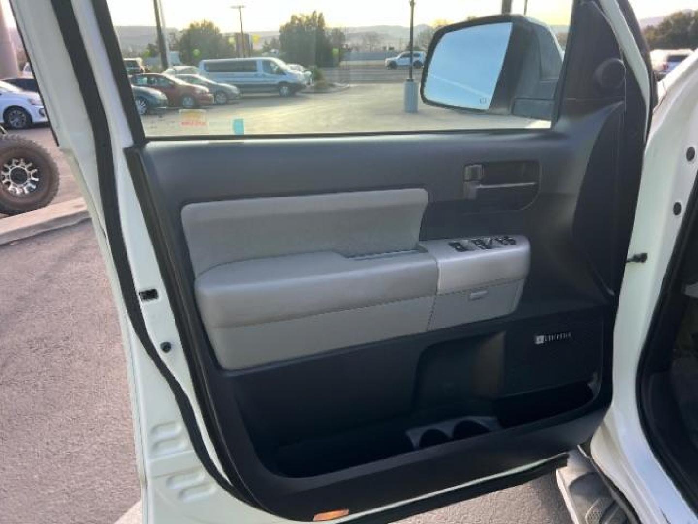 2008 Super White /Graphite Cloth Interior Toyota Sequoia SR5 5.7L 2WD (5TDZY64A18S) with an 4.7L V8 DOHC 32V engine, 6-Speed Automatic transmission, located at 1865 East Red Hills Pkwy, St. George, 84770, (435) 628-0023, 37.120850, -113.543640 - We specialize in helping ALL people get the best financing available. No matter your credit score, good, bad or none we can get you an amazing rate. Had a bankruptcy, divorce, or repossessions? We give you the green light to get your credit back on the road. Low down and affordable payments that fit - Photo#12