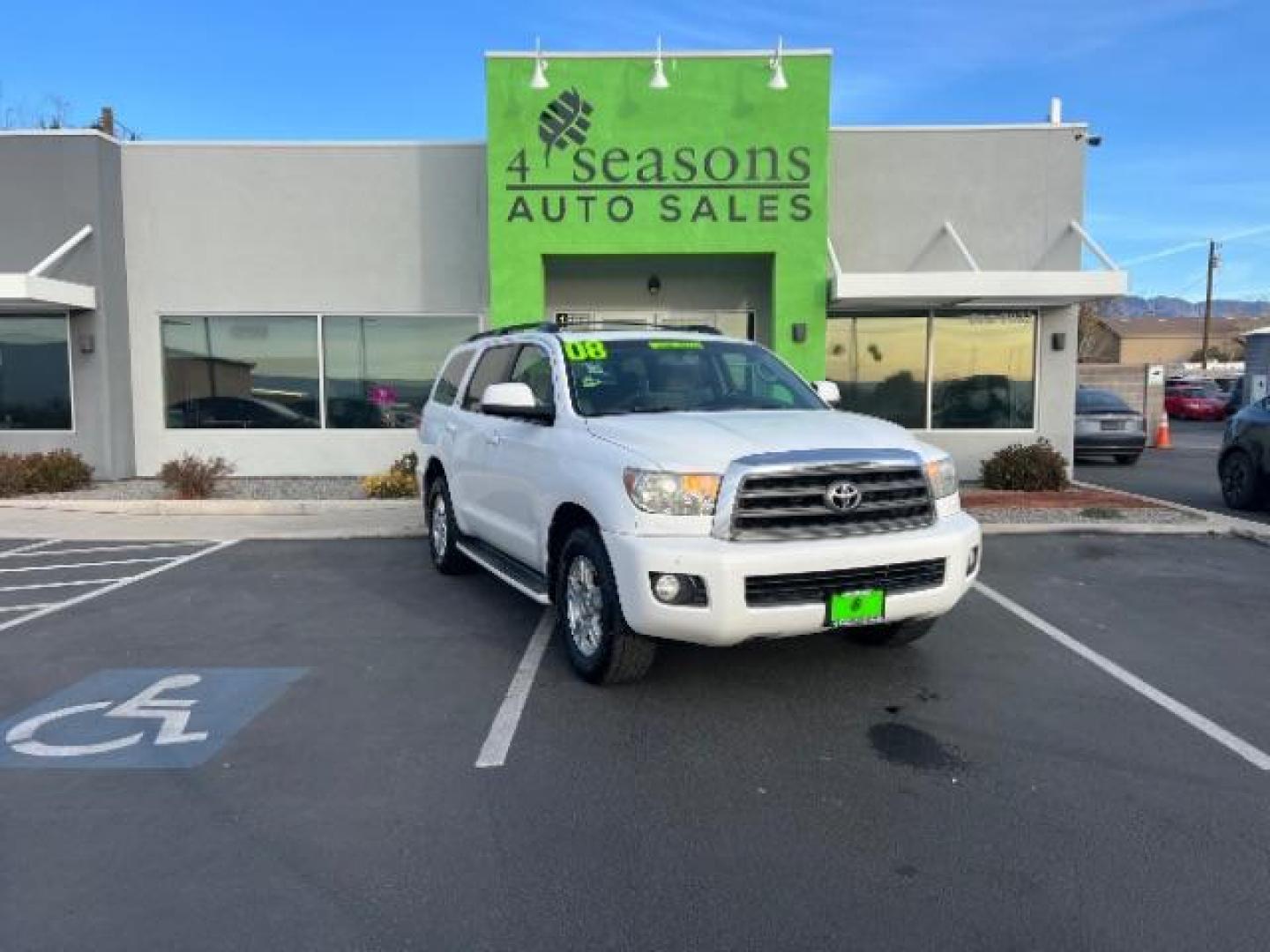 2008 Super White /Graphite Cloth Interior Toyota Sequoia SR5 5.7L 2WD (5TDZY64A18S) with an 4.7L V8 DOHC 32V engine, 6-Speed Automatic transmission, located at 1865 East Red Hills Pkwy, St. George, 84770, (435) 628-0023, 37.120850, -113.543640 - We specialize in helping ALL people get the best financing available. No matter your credit score, good, bad or none we can get you an amazing rate. Had a bankruptcy, divorce, or repossessions? We give you the green light to get your credit back on the road. Low down and affordable payments that fit - Photo#0