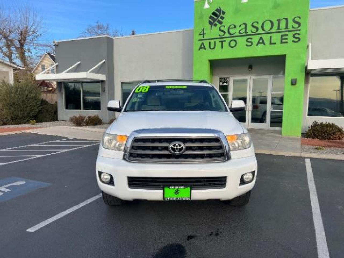 2008 Super White /Graphite Cloth Interior Toyota Sequoia SR5 5.7L 2WD (5TDZY64A18S) with an 4.7L V8 DOHC 32V engine, 6-Speed Automatic transmission, located at 1865 East Red Hills Pkwy, St. George, 84770, (435) 628-0023, 37.120850, -113.543640 - We specialize in helping ALL people get the best financing available. No matter your credit score, good, bad or none we can get you an amazing rate. Had a bankruptcy, divorce, or repossessions? We give you the green light to get your credit back on the road. Low down and affordable payments that fit - Photo#1