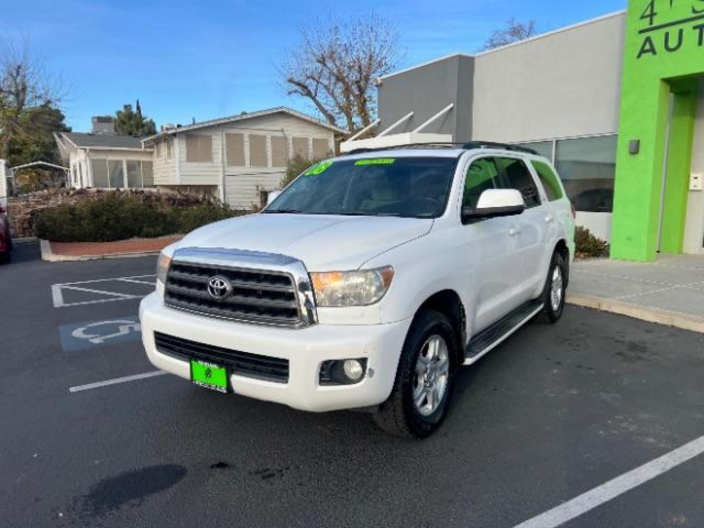 2008 Super White /Graphite Cloth Interior Toyota Sequoia SR5 5.7L 2WD (5TDZY64A18S) with an 4.7L V8 DOHC 32V engine, 6-Speed Automatic transmission, located at 1865 East Red Hills Pkwy, St. George, 84770, (435) 628-0023, 37.120850, -113.543640 - We specialize in helping ALL people get the best financing available. No matter your credit score, good, bad or none we can get you an amazing rate. Had a bankruptcy, divorce, or repossessions? We give you the green light to get your credit back on the road. Low down and affordable payments that fit - Photo#2