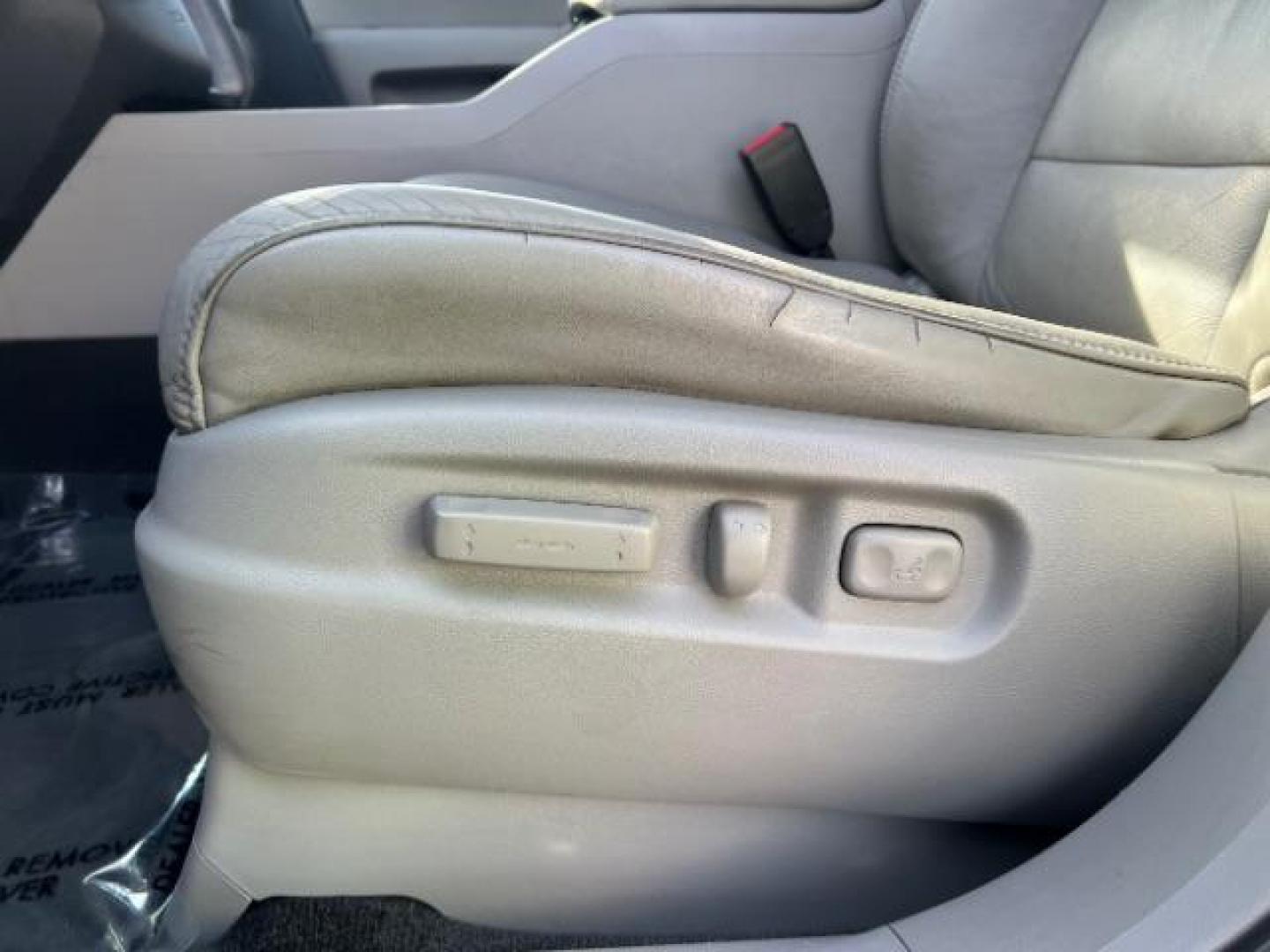 2011 Bali Blue Pearl /Gray Leather Interior Honda Pilot EX-L 2WD 5-Spd AT (5FNYF3H59BB) with an 3.5L V6 SOHC 24V engine, 5-Speed Automatic transmission, located at 1865 East Red Hills Pkwy, St. George, 84770, (435) 628-0023, 37.120850, -113.543640 - Photo#15