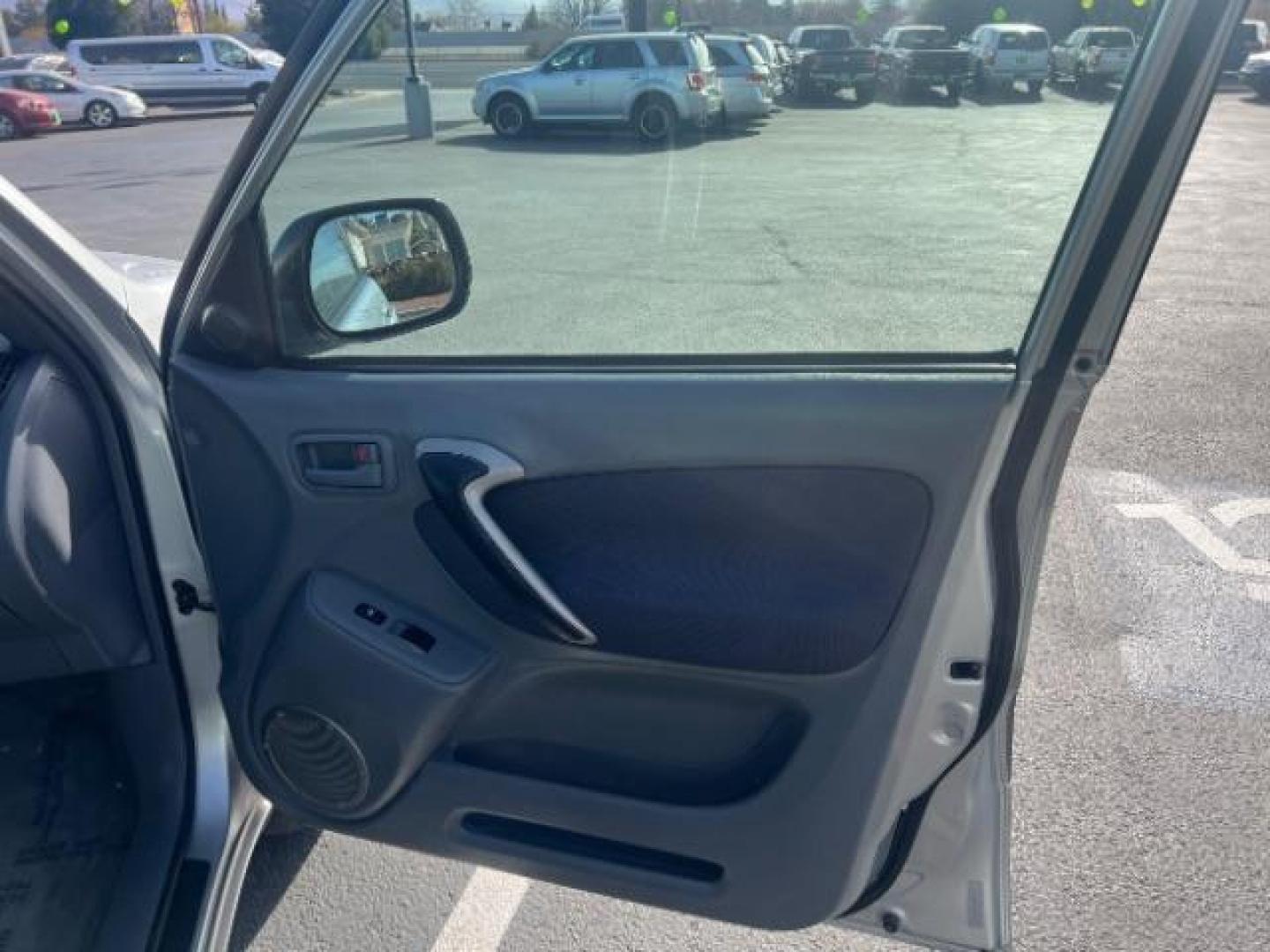 2001 Titanium Metallic /Gray Cloth Toyota RAV4 4WD (JTEHH20V610) with an 2.0L L4 DOHC 16V engine, 4-Speed Automatic transmission, located at 1865 East Red Hills Pkwy, St. George, 84770, (435) 628-0023, 37.120850, -113.543640 - We specialize in helping ALL people get the best financing available. No matter your credit score, good, bad or none we can get you an amazing rate. Had a bankruptcy, divorce, or repossessions? We give you the green light to get your credit back on the road. Low down and affordable payments that fit - Photo#27