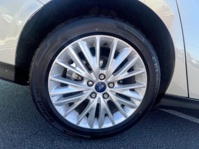 2018 White Gold Metallic /Medium Soft Ceramic, leather Ford Focus Titanium Sedan (1FADP3J27JL) with an 2.0L L4 DOHC 16V engine, 6-Speed Automatic transmission, located at 1865 East Red Hills Pkwy, St. George, 84770, (435) 628-0023, 37.120850, -113.543640 - We specialize in helping ALL people get the best financing available. No matter your credit score, good, bad or none we can get you an amazing rate. Had a bankruptcy, divorce, or repossessions? We give you the green light to get your credit back on the road. Low down and affordable payments that fit- Photo#9