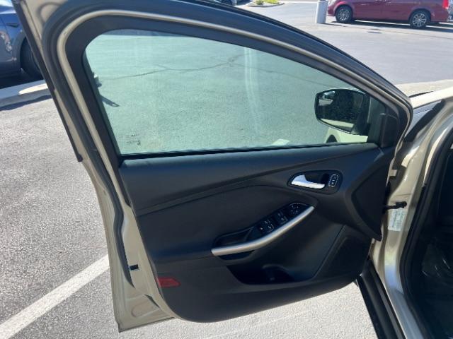 2018 White Gold Metallic /Medium Soft Ceramic, leather Ford Focus Titanium Sedan (1FADP3J27JL) with an 2.0L L4 DOHC 16V engine, 6-Speed Automatic transmission, located at 1865 East Red Hills Pkwy, St. George, 84770, (435) 628-0023, 37.120850, -113.543640 - We specialize in helping ALL people get the best financing available. No matter your credit score, good, bad or none we can get you an amazing rate. Had a bankruptcy, divorce, or repossessions? We give you the green light to get your credit back on the road. Low down and affordable payments that fit- Photo#12