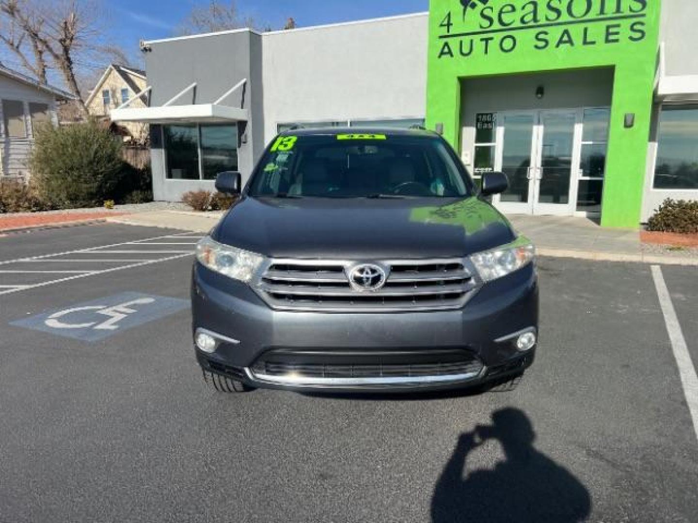 2013 Magnetic Gray Metallic /Sand Beige Leather Interior Toyota Highlander Limited 4WD (5TDDK3EH7DS) with an 3.5L V6 DOHC 24V engine, 5-Speed Automatic transmission, located at 940 North Main Street, Cedar City, UT, 84720, (435) 628-0023, 37.692936, -113.061897 - We specialize in helping ALL people get the best financing available. No matter your credit score, good, bad or none we can get you an amazing rate. Had a bankruptcy, divorce, or repossessions? We give you the green light to get your credit back on the road. Low down and affordable payments that fit - Photo#1