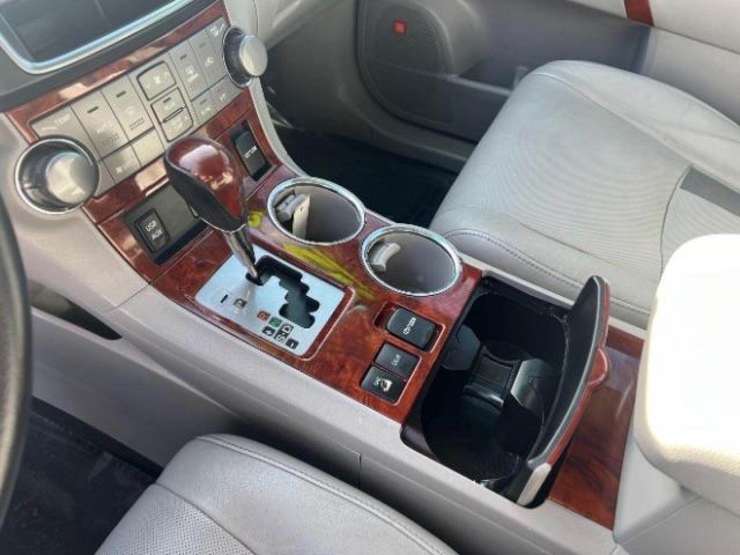 2013 Magnetic Gray Metallic /Sand Beige Leather Interior Toyota Highlander Limited 4WD (5TDDK3EH7DS) with an 3.5L V6 DOHC 24V engine, 5-Speed Automatic transmission, located at 940 North Main Street, Cedar City, UT, 84720, (435) 628-0023, 37.692936, -113.061897 - We specialize in helping ALL people get the best financing available. No matter your credit score, good, bad or none we can get you an amazing rate. Had a bankruptcy, divorce, or repossessions? We give you the green light to get your credit back on the road. Low down and affordable payments that fit - Photo#19