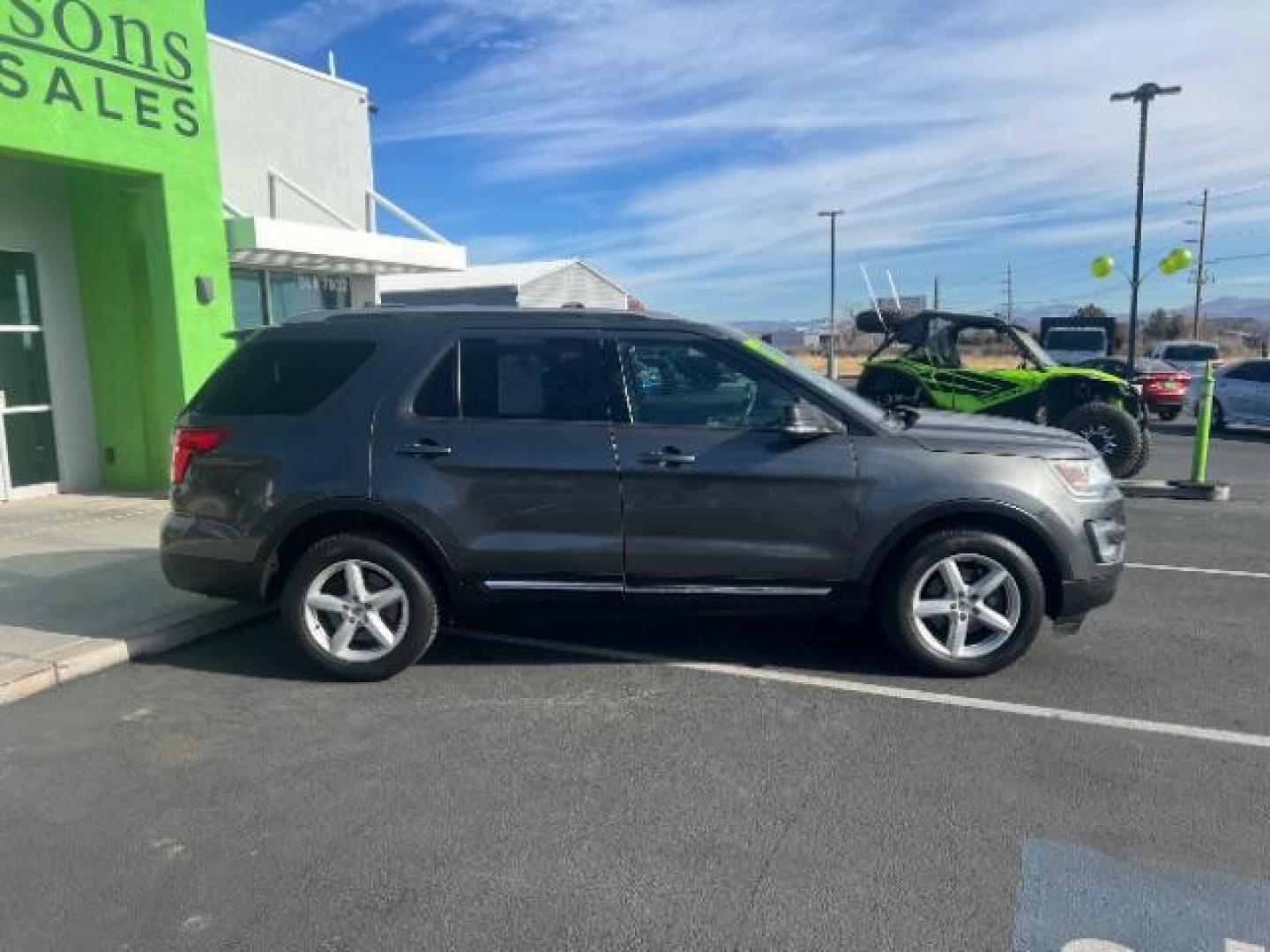 2017 Smoked Quartz Tinted Clearcoat Metallic /Dark Earth w/Ebony Black, leather/sueded microfibe Ford Explorer XLT 4WD (1FM5K8D80HG) with an 3.5L V6 DOHC 24V engine, 6-Speed Automatic transmission, located at 940 North Main Street, Cedar City, UT, 84720, (435) 628-0023, 37.692936, -113.061897 - Photo#7