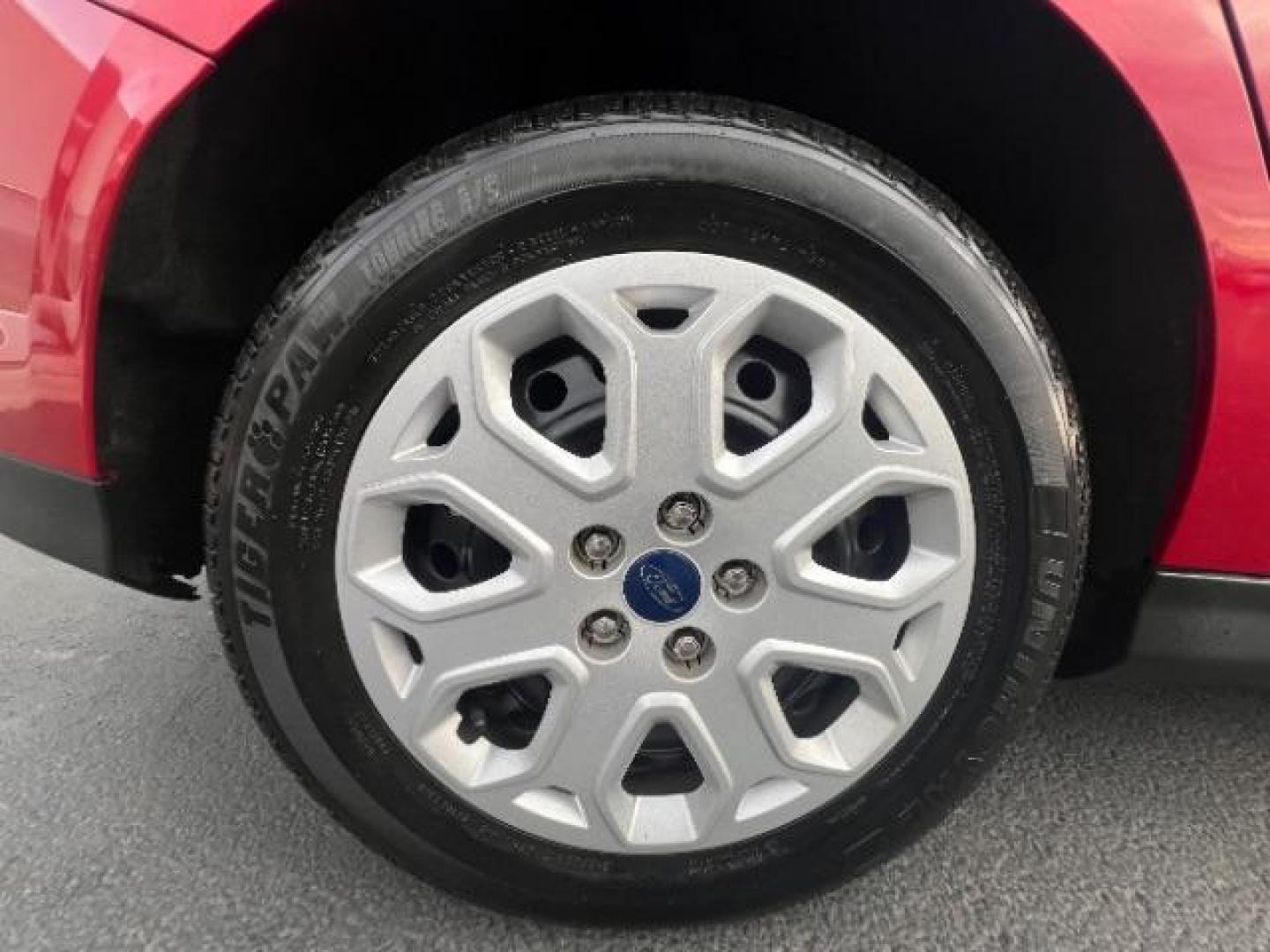 2012 Race Red /Charcoal Black/Metal Gray Cloth Interior Ford Focus SE (1FAHP3K22CL) with an 2.0L L4 DOHC 16V engine, located at 1865 East Red Hills Pkwy, St. George, 84770, (435) 628-0023, 37.120850, -113.543640 - We specialize in helping ALL people get the best financing available. No matter your credit score, good, bad or none we can get you an amazing rate. Had a bankruptcy, divorce, or repossessions? We give you the green light to get your credit back on the road. Low down and affordable payments that fit - Photo#9