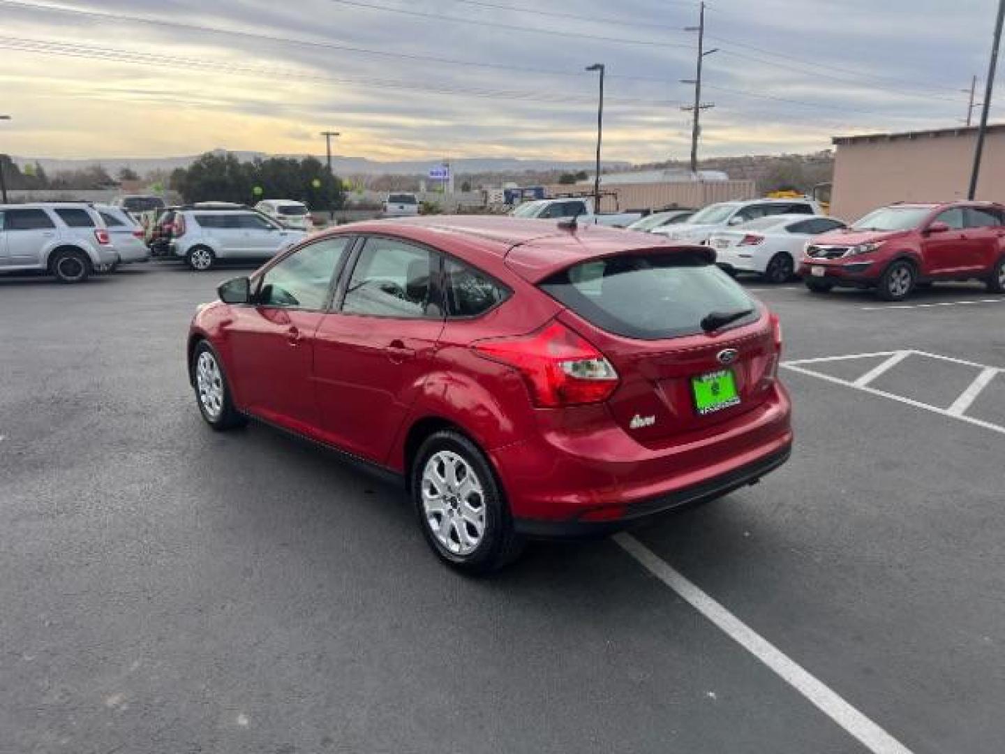 2012 Race Red /Charcoal Black/Metal Gray Cloth Interior Ford Focus SE (1FAHP3K22CL) with an 2.0L L4 DOHC 16V engine, located at 1865 East Red Hills Pkwy, St. George, 84770, (435) 628-0023, 37.120850, -113.543640 - We specialize in helping ALL people get the best financing available. No matter your credit score, good, bad or none we can get you an amazing rate. Had a bankruptcy, divorce, or repossessions? We give you the green light to get your credit back on the road. Low down and affordable payments that fit - Photo#4