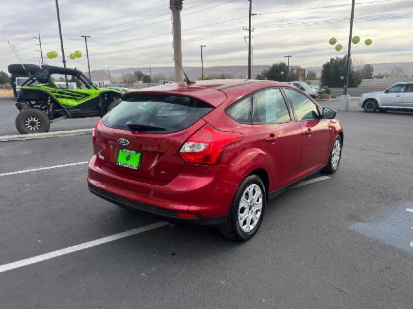 2012 Race Red /Charcoal Black/Metal Gray Cloth Interior Ford Focus SE (1FAHP3K22CL) with an 2.0L L4 DOHC 16V engine, located at 1865 East Red Hills Pkwy, St. George, 84770, (435) 628-0023, 37.120850, -113.543640 - We specialize in helping ALL people get the best financing available. No matter your credit score, good, bad or none we can get you an amazing rate. Had a bankruptcy, divorce, or repossessions? We give you the green light to get your credit back on the road. Low down and affordable payments that fit - Photo#6