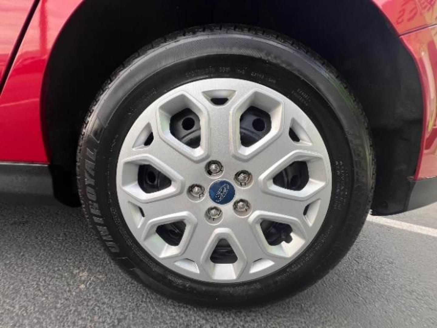 2012 Race Red /Charcoal Black/Metal Gray Cloth Interior Ford Focus SE (1FAHP3K22CL) with an 2.0L L4 DOHC 16V engine, located at 1865 East Red Hills Pkwy, St. George, 84770, (435) 628-0023, 37.120850, -113.543640 - We specialize in helping ALL people get the best financing available. No matter your credit score, good, bad or none we can get you an amazing rate. Had a bankruptcy, divorce, or repossessions? We give you the green light to get your credit back on the road. Low down and affordable payments that fit - Photo#8
