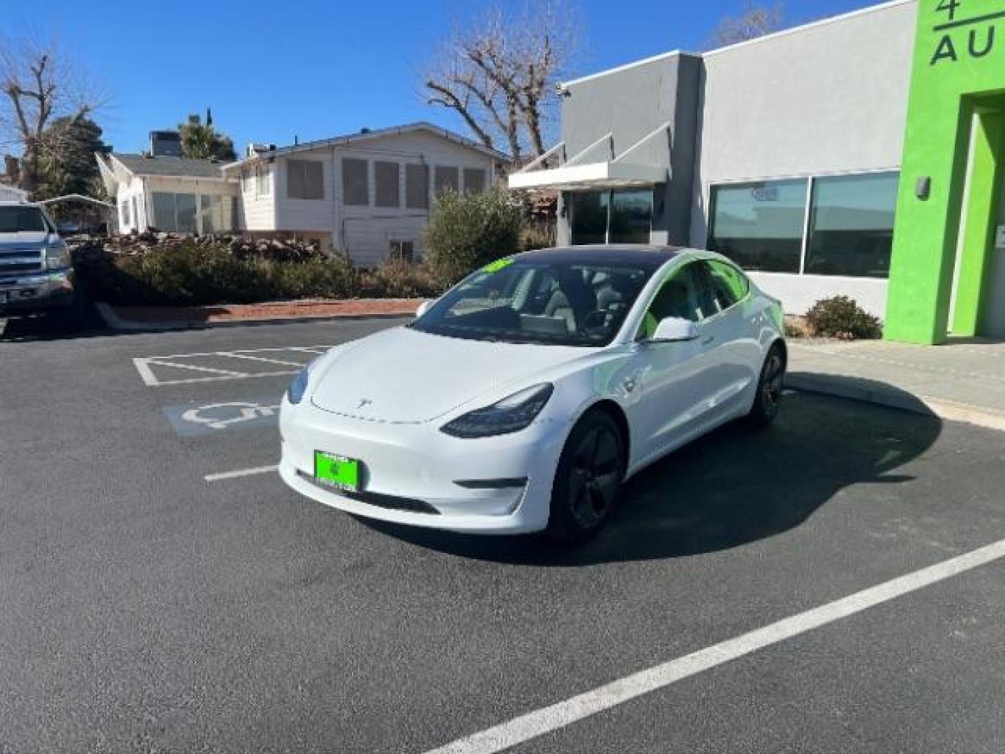 2018 White /Black Tesla Model 3 Long Range (5YJ3E1EB8JF) with an ELECTRIC engine, 1-Speed Automatic transmission, located at 1865 East Red Hills Pkwy, St. George, 84770, (435) 628-0023, 37.120850, -113.543640 - COMING SOON! ****Price includes $4k IRS EV REBATE**** We are setup with IRS to file the rebate directly and take credit off the price of car. Check with IRS EV website to be sure you qualify. Trump has threatened to end rebate so ACT FAST! Excellent AWD, Long Range, 300 miles on full charge, ugrad - Photo#4
