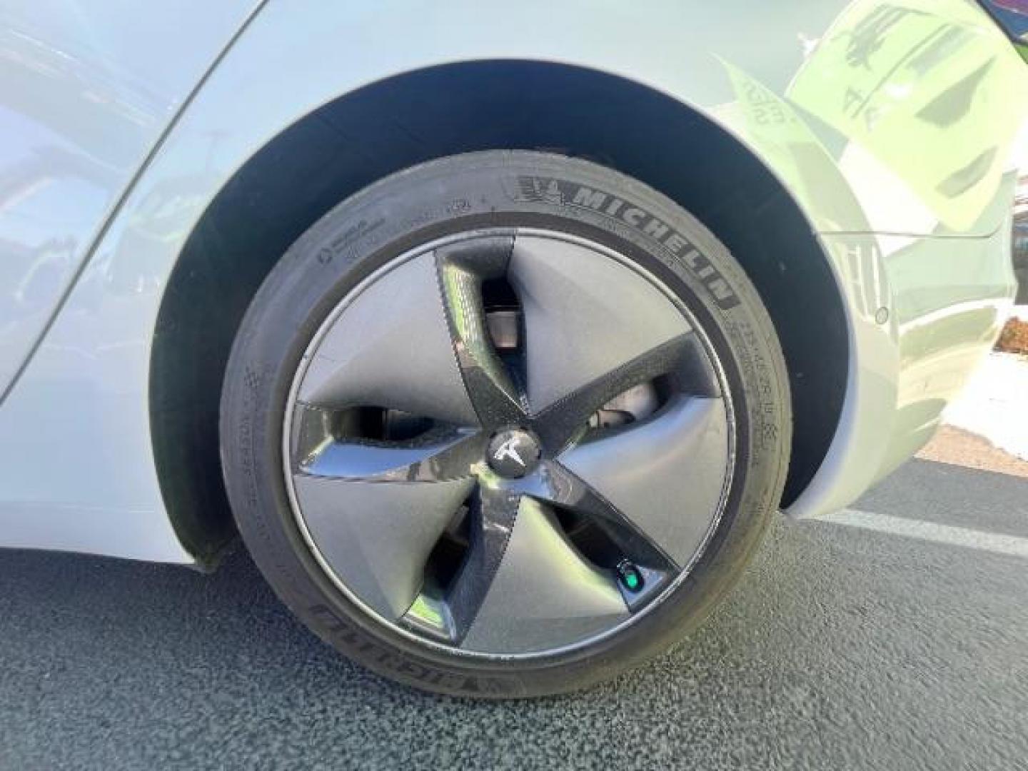 2018 White /Black Tesla Model 3 Long Range (5YJ3E1EB8JF) with an ELECTRIC engine, 1-Speed Automatic transmission, located at 1865 East Red Hills Pkwy, St. George, 84770, (435) 628-0023, 37.120850, -113.543640 - COMING SOON! ****Price includes $4k IRS EV REBATE**** We are setup with IRS to file the rebate directly and take credit off the price of car. Check with IRS EV website to be sure you qualify. Trump has threatened to end rebate so ACT FAST! Excellent AWD, Long Range, 300 miles on full charge, ugrad - Photo#12