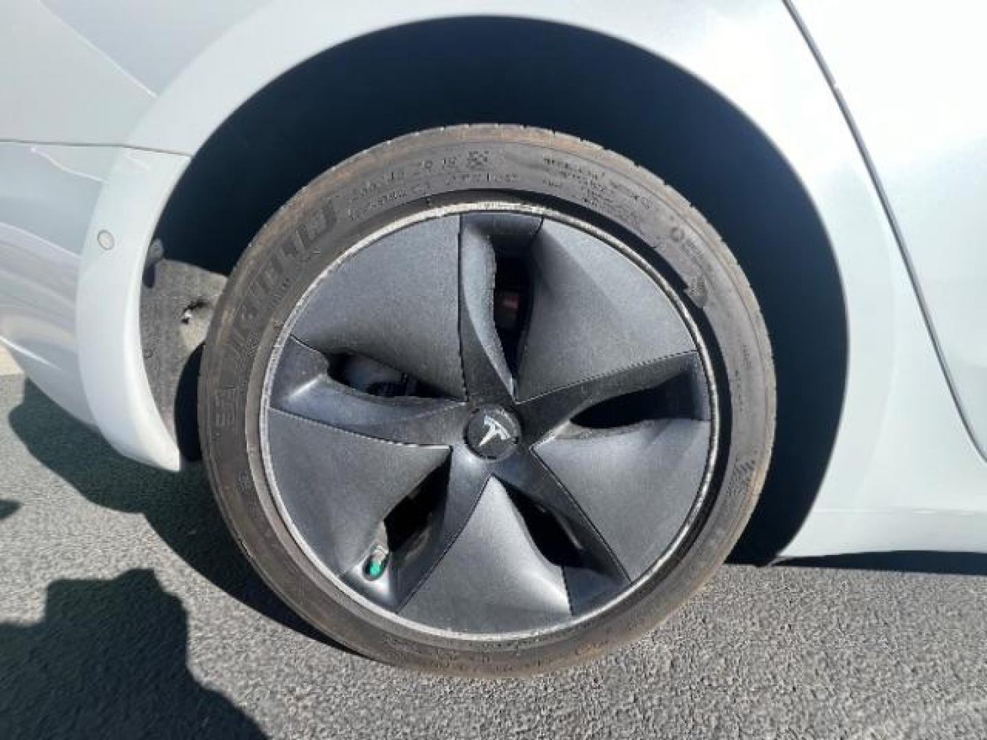 2018 White /Black Tesla Model 3 Long Range (5YJ3E1EB8JF) with an ELECTRIC engine, 1-Speed Automatic transmission, located at 1865 East Red Hills Pkwy, St. George, 84770, (435) 628-0023, 37.120850, -113.543640 - COMING SOON! ****Price includes $4k IRS EV REBATE**** We are setup with IRS to file the rebate directly and take credit off the price of car. Check with IRS EV website to be sure you qualify. Trump has threatened to end rebate so ACT FAST! Excellent AWD, Long Range, 300 miles on full charge, ugrad - Photo#13