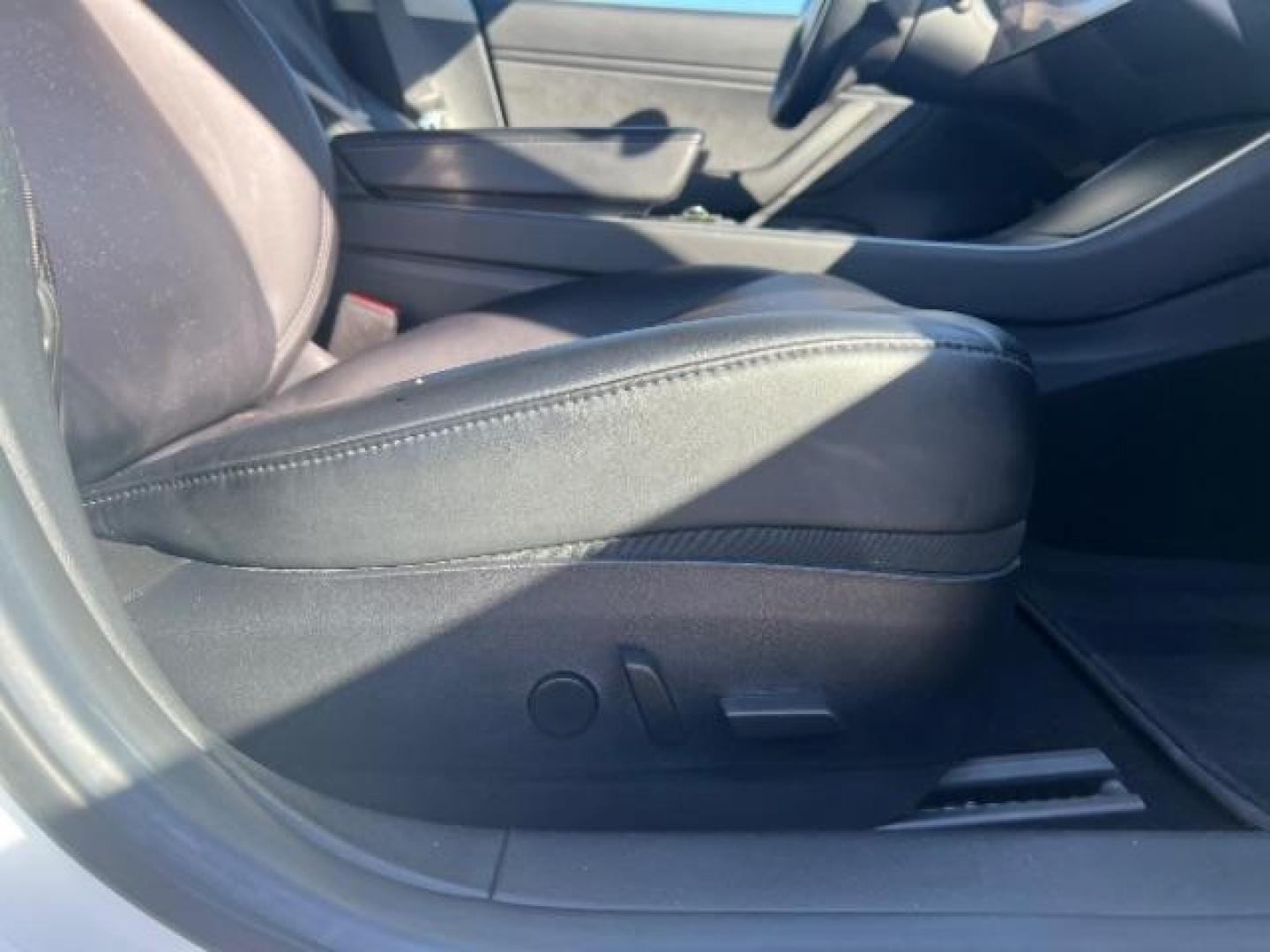 2018 White /Black Tesla Model 3 Long Range (5YJ3E1EB8JF) with an ELECTRIC engine, 1-Speed Automatic transmission, located at 1865 East Red Hills Pkwy, St. George, 84770, (435) 628-0023, 37.120850, -113.543640 - COMING SOON! ****Price includes $4k IRS EV REBATE**** We are setup with IRS to file the rebate directly and take credit off the price of car. Check with IRS EV website to be sure you qualify. Trump has threatened to end rebate so ACT FAST! Excellent AWD, Long Range, 300 miles on full charge, ugrad - Photo#28