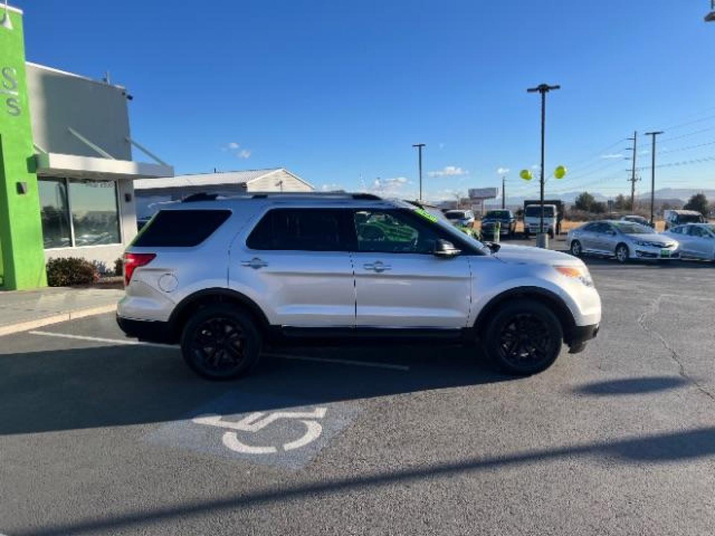 2013 Ingot Silver Metallic /Charcoal Black Leather Interior Ford Explorer XLT FWD (1FM5K7D86DG) with an 3.5L V6 DOHC 24V engine, 6-Speed Automatic transmission, located at 1865 East Red Hills Pkwy, St. George, 84770, (435) 628-0023, 37.120850, -113.543640 - We specialize in helping ALL people get the best financing available. No matter your credit score, good, bad or none we can get you an amazing rate. Had a bankruptcy, divorce, or repossessions? We give you the green light to get your credit back on the road. Low down and affordable payments that fit - Photo#7