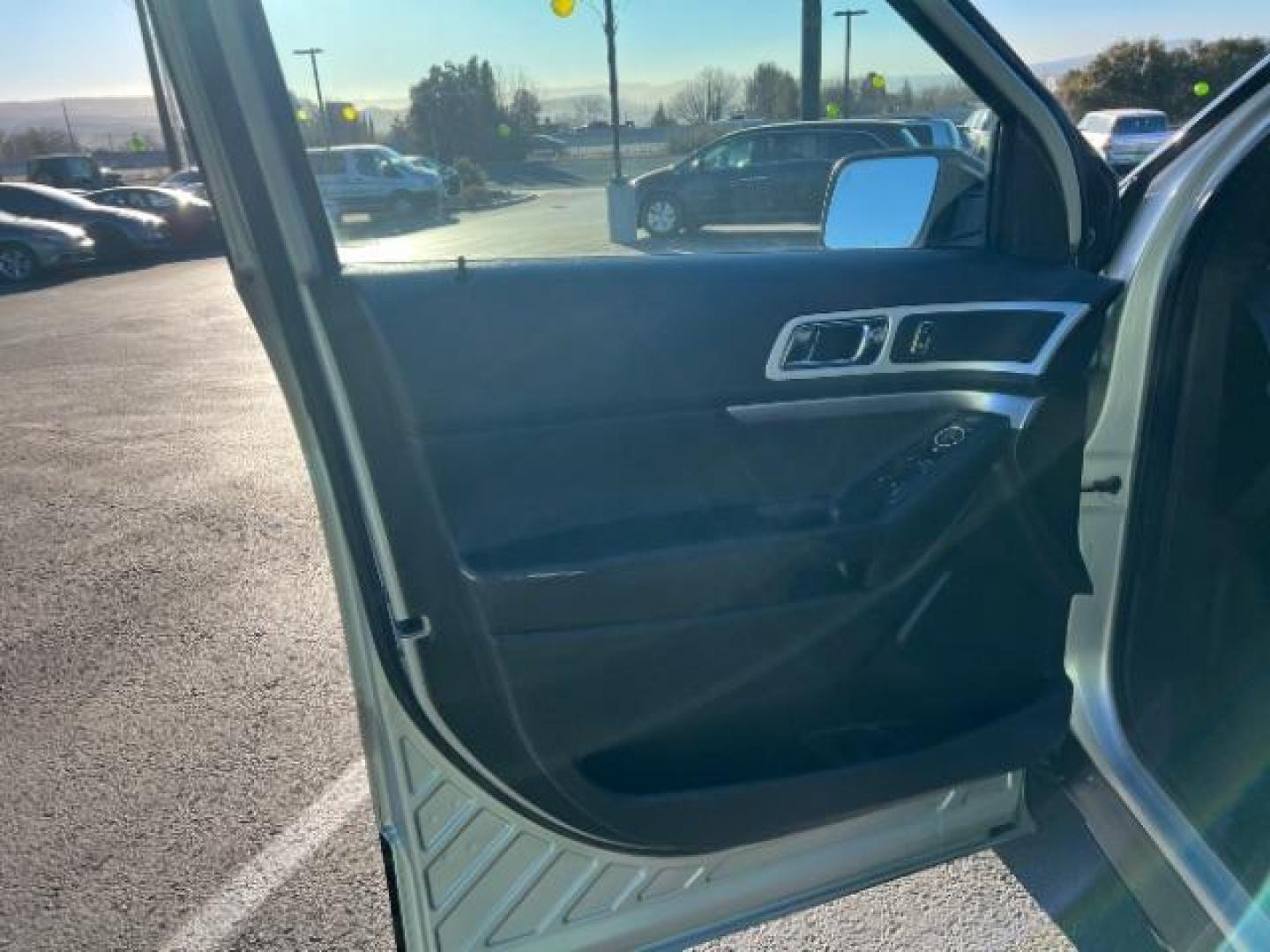2013 Ingot Silver Metallic /Charcoal Black Leather Interior Ford Explorer XLT FWD (1FM5K7D86DG) with an 3.5L V6 DOHC 24V engine, 6-Speed Automatic transmission, located at 1865 East Red Hills Pkwy, St. George, 84770, (435) 628-0023, 37.120850, -113.543640 - We specialize in helping ALL people get the best financing available. No matter your credit score, good, bad or none we can get you an amazing rate. Had a bankruptcy, divorce, or repossessions? We give you the green light to get your credit back on the road. Low down and affordable payments that fit - Photo#12
