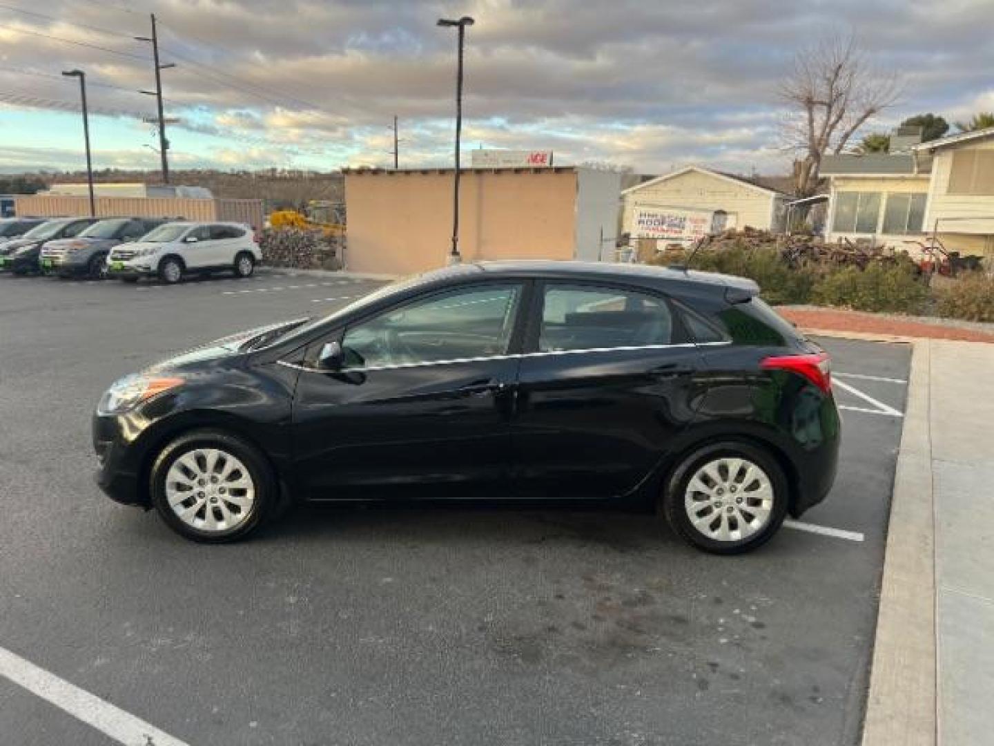 2016 BLACK /Charcoal, cloth Hyundai Elantra A/T (KMHD35LH3GU) with an 2.0L L4 16V DOHC engine, 6-Speed Automatic transmission, located at 940 North Main Street, Cedar City, UT, 84720, (435) 628-0023, 37.692936, -113.061897 - We specialize in helping ALL people get the best financing available. No matter your credit score, good, bad or none we can get you an amazing rate. Had a bankruptcy, divorce, or repossessions? We give you the green light to get your credit back on the road. Low down and affordable payments that fit - Photo#3