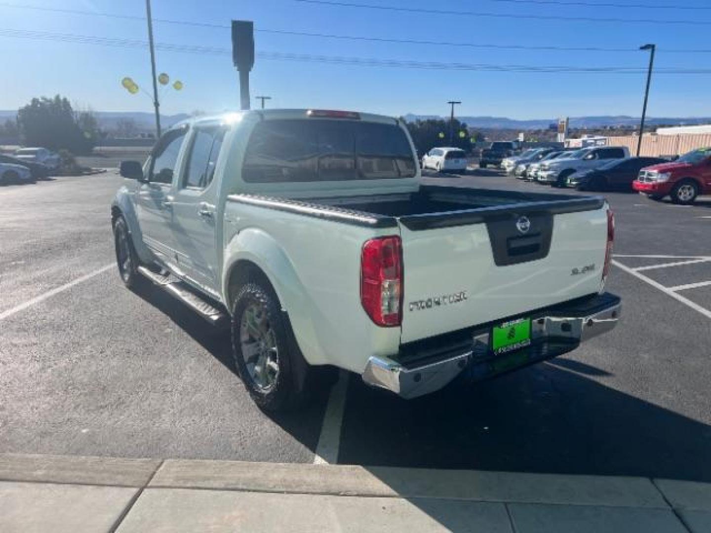 2019 Glacier White /Steel Nissan Frontier SL (1N6AD0EV1KN) with an 4.0L V6 DOHC 24V engine, 5-Speed Automatic transmission, located at 1865 East Red Hills Pkwy, St. George, 84770, (435) 628-0023, 37.120850, -113.543640 - Photo#4