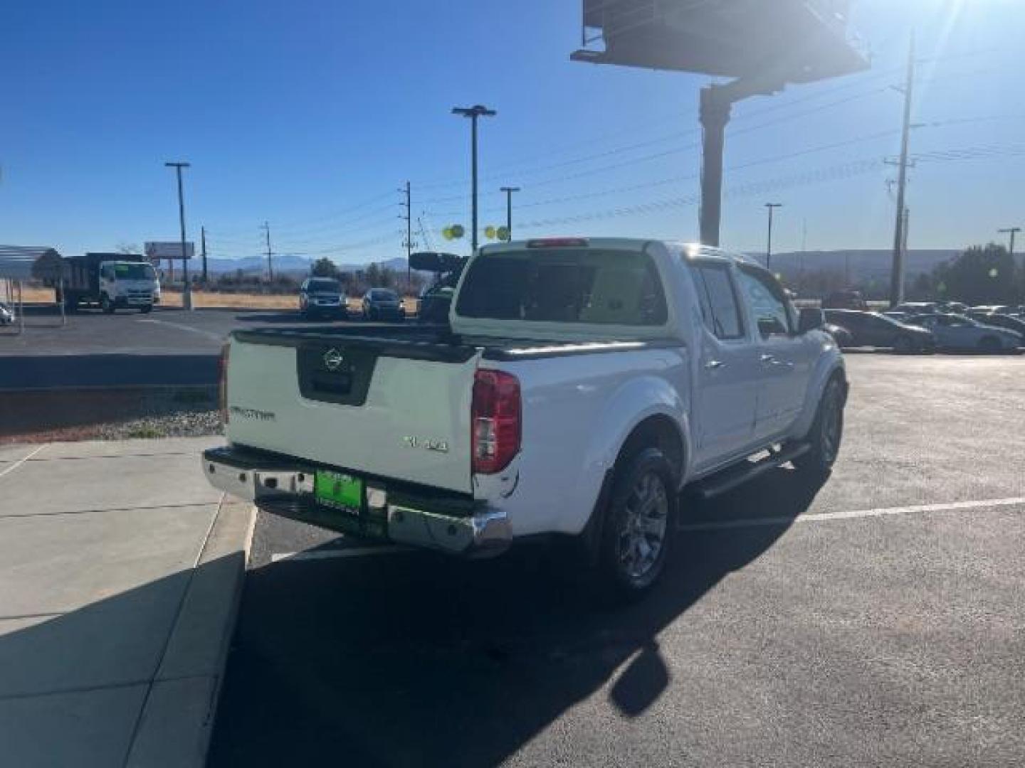 2019 Glacier White /Steel Nissan Frontier SL (1N6AD0EV1KN) with an 4.0L V6 DOHC 24V engine, 5-Speed Automatic transmission, located at 1865 East Red Hills Pkwy, St. George, 84770, (435) 628-0023, 37.120850, -113.543640 - Photo#6