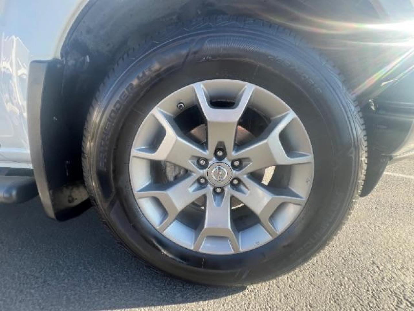 2019 Glacier White /Steel Nissan Frontier SL (1N6AD0EV1KN) with an 4.0L V6 DOHC 24V engine, 5-Speed Automatic transmission, located at 1865 East Red Hills Pkwy, St. George, 84770, (435) 628-0023, 37.120850, -113.543640 - Photo#9