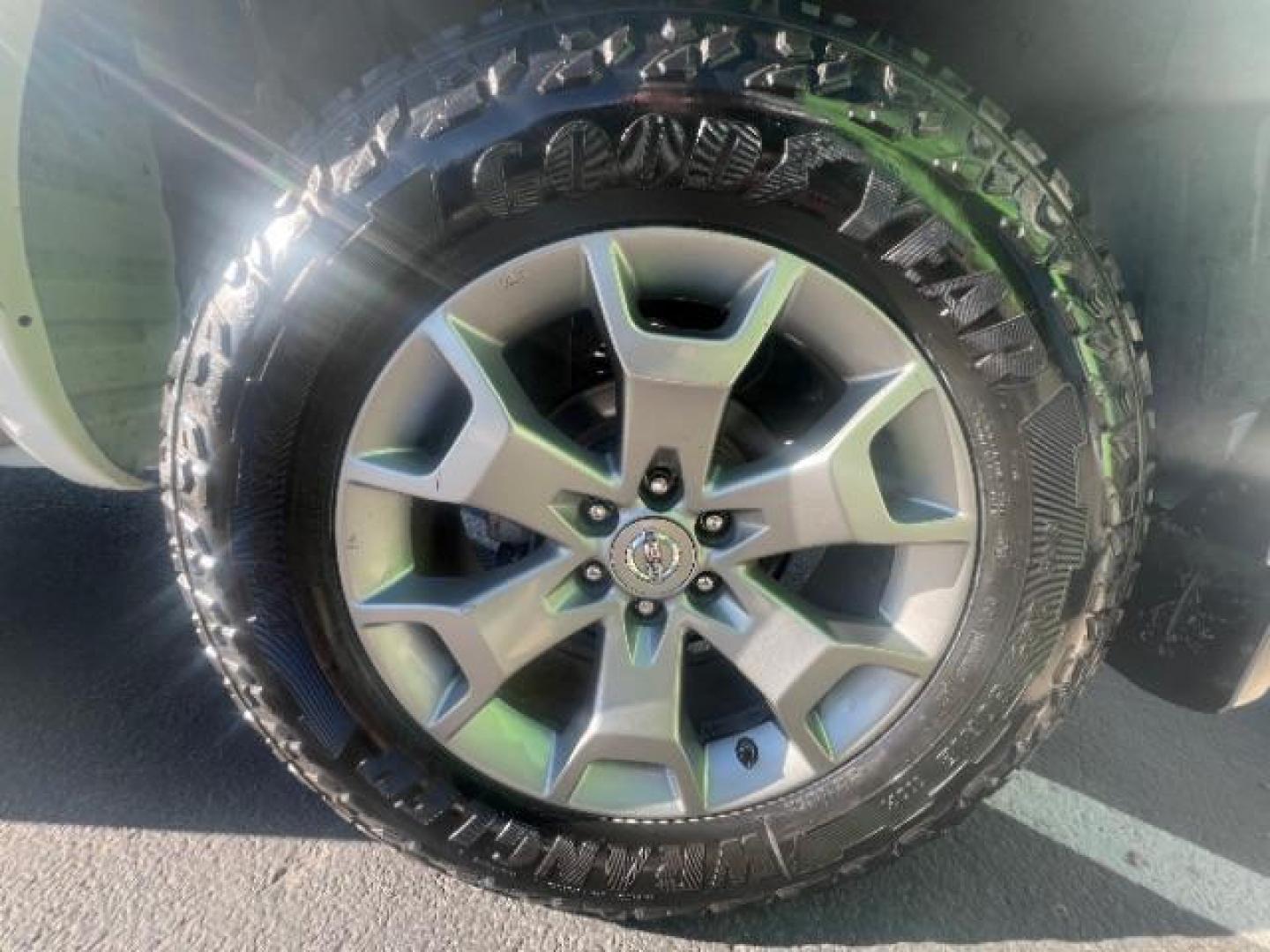 2019 Glacier White /Steel Nissan Frontier SL (1N6AD0EV1KN) with an 4.0L V6 DOHC 24V engine, 5-Speed Automatic transmission, located at 1865 East Red Hills Pkwy, St. George, 84770, (435) 628-0023, 37.120850, -113.543640 - Photo#11