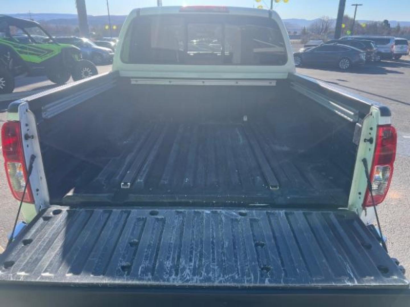 2019 Glacier White /Steel Nissan Frontier SL (1N6AD0EV1KN) with an 4.0L V6 DOHC 24V engine, 5-Speed Automatic transmission, located at 1865 East Red Hills Pkwy, St. George, 84770, (435) 628-0023, 37.120850, -113.543640 - Photo#24