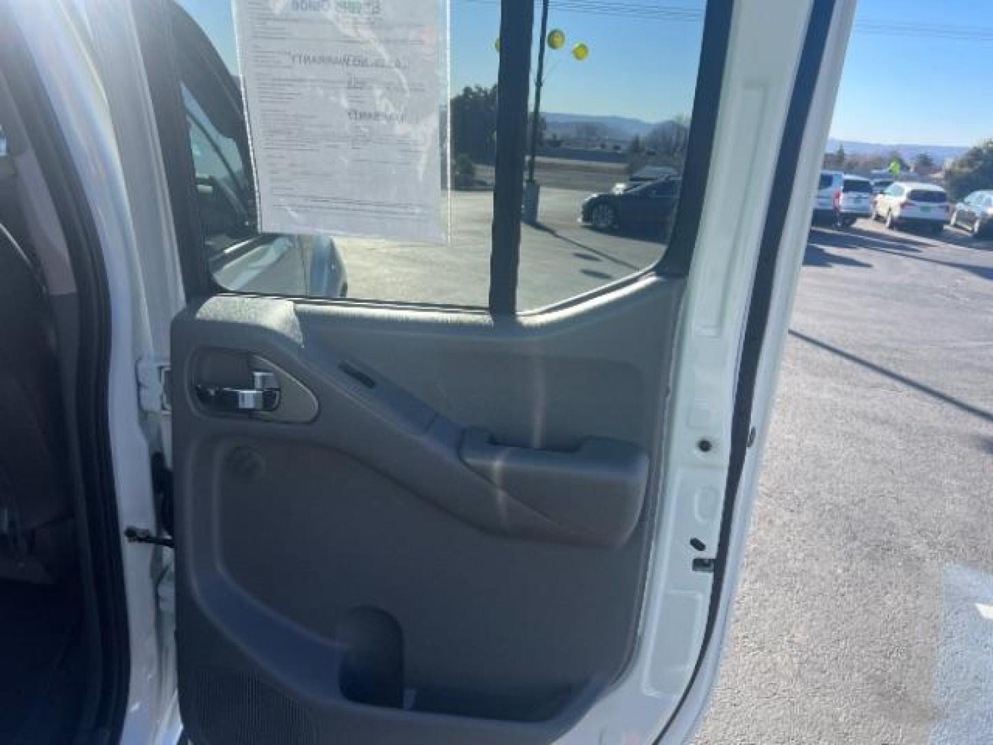 2019 Glacier White /Steel Nissan Frontier SL (1N6AD0EV1KN) with an 4.0L V6 DOHC 24V engine, 5-Speed Automatic transmission, located at 1865 East Red Hills Pkwy, St. George, 84770, (435) 628-0023, 37.120850, -113.543640 - Photo#25