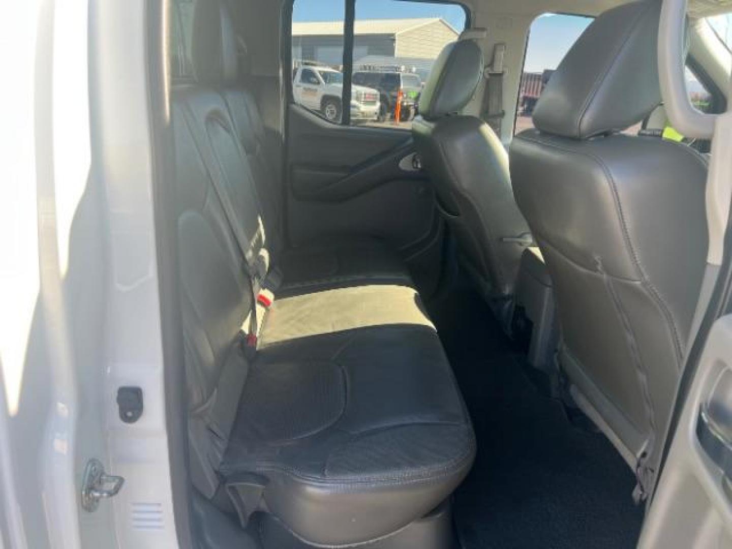 2019 Glacier White /Steel Nissan Frontier SL (1N6AD0EV1KN) with an 4.0L V6 DOHC 24V engine, 5-Speed Automatic transmission, located at 1865 East Red Hills Pkwy, St. George, 84770, (435) 628-0023, 37.120850, -113.543640 - Photo#26