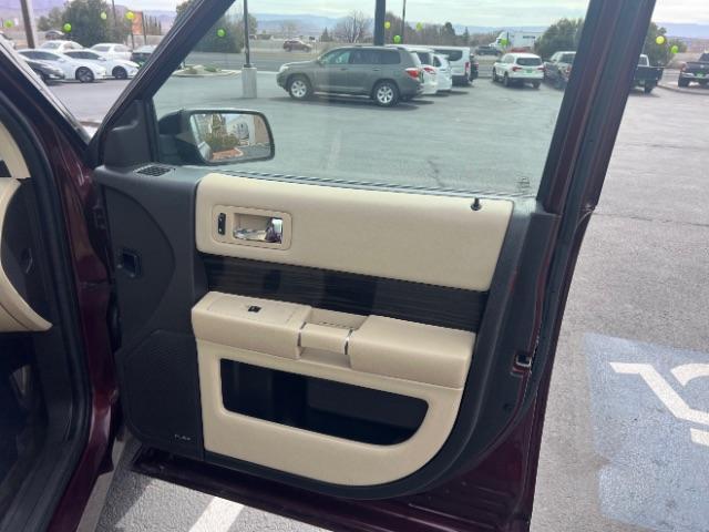 2018 Burgundy Velvet Tint /Charcoal Black Ford Flex SEL (2FMGK5C87JB) with an 3.5L V6 DOHC 24V engine, 6-Speed Automatic transmission, located at 1865 East Red Hills Pkwy, St. George, 84770, (435) 628-0023, 37.120850, -113.543640 - Photo#31