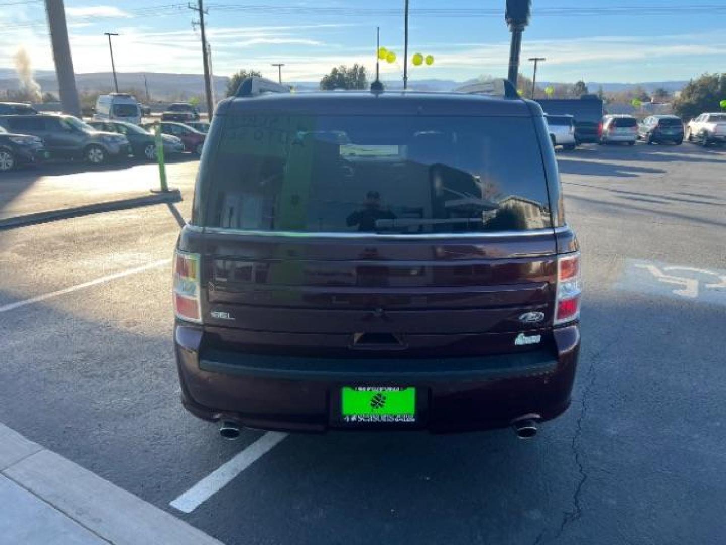 2018 Burgundy Velvet Tinted Clearcoat /Dune Ford Flex SEL (2FMGK5C87JB) with an 3.5L V6 DOHC 24V engine, 6-Speed Automatic transmission, located at 940 North Main Street, Cedar City, UT, 84720, (435) 628-0023, 37.692936, -113.061897 - Photo#5