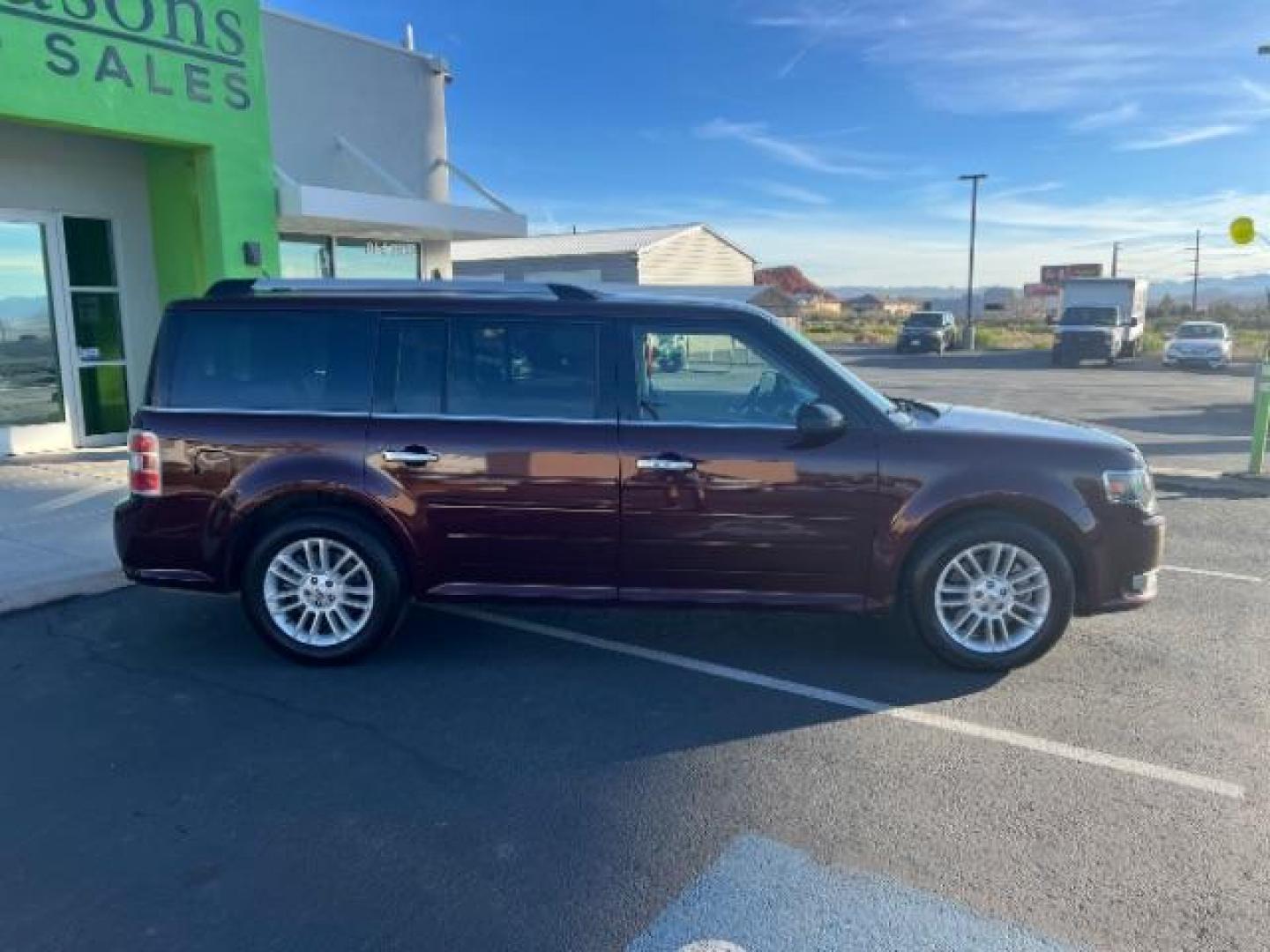 2018 Burgundy Velvet Tinted Clearcoat /Dune Ford Flex SEL (2FMGK5C87JB) with an 3.5L V6 DOHC 24V engine, 6-Speed Automatic transmission, located at 940 North Main Street, Cedar City, UT, 84720, (435) 628-0023, 37.692936, -113.061897 - Photo#7
