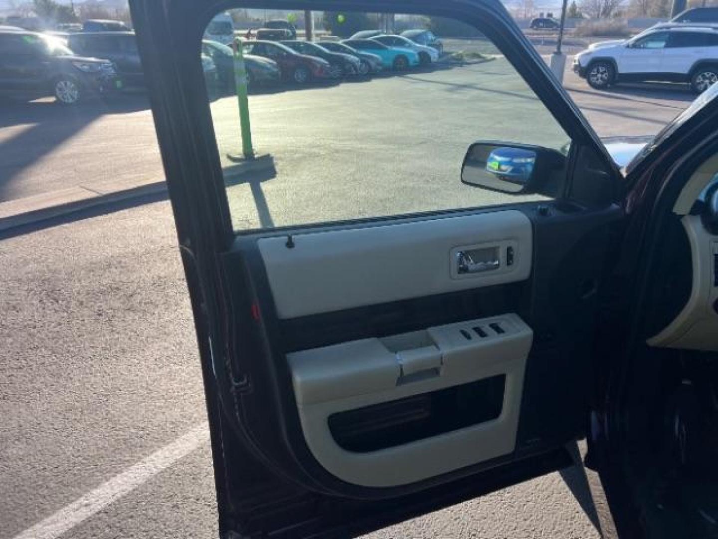 2018 Burgundy Velvet Tinted Clearcoat /Dune Ford Flex SEL (2FMGK5C87JB) with an 3.5L V6 DOHC 24V engine, 6-Speed Automatic transmission, located at 940 North Main Street, Cedar City, UT, 84720, (435) 628-0023, 37.692936, -113.061897 - Photo#12