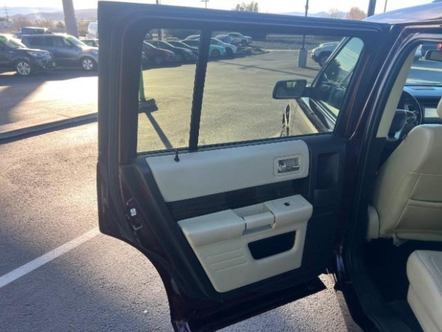 2018 Burgundy Velvet Tinted Clearcoat /Dune Ford Flex SEL (2FMGK5C87JB) with an 3.5L V6 DOHC 24V engine, 6-Speed Automatic transmission, located at 940 North Main Street, Cedar City, UT, 84720, (435) 628-0023, 37.692936, -113.061897 - Photo#20