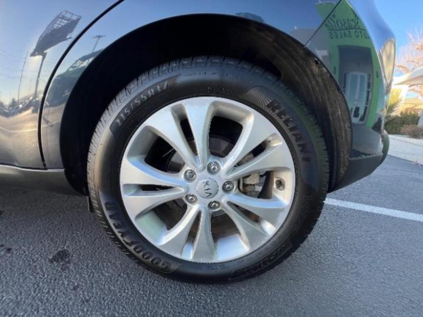 2014 Two Tone Navy/Black /Black Interior Kia Soul + (KNDJP3A53E7) with an 2.0L L4 DOHC 16V engine, 6-Speed Automatic transmission, located at 940 North Main Street, Cedar City, UT, 84720, (435) 628-0023, 37.692936, -113.061897 - Photo#11