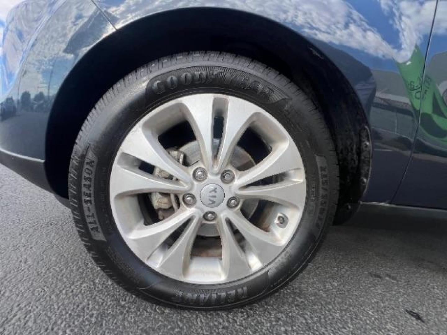 2014 Two Tone Navy/Black /Black Interior Kia Soul + (KNDJP3A53E7) with an 2.0L L4 DOHC 16V engine, 6-Speed Automatic transmission, located at 1865 East Red Hills Pkwy, St. George, 84770, (435) 628-0023, 37.120850, -113.543640 - We specialize in helping ALL people get the best financing available. No matter your credit score, good, bad or none we can get you an amazing rate. Had a bankruptcy, divorce, or repossessions? We give you the green light to get your credit back on the road. Low down and affordable payments that fit - Photo#10