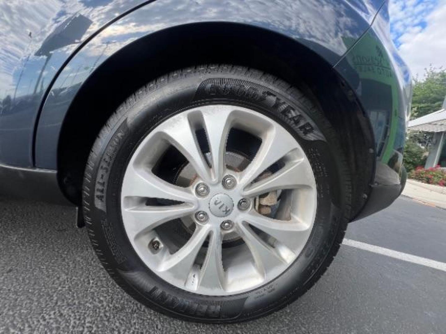 2014 Two Tone Navy/Black /Black Interior Kia Soul + (KNDJP3A53E7) with an 2.0L L4 DOHC 16V engine, 6-Speed Automatic transmission, located at 1865 East Red Hills Pkwy, St. George, 84770, (435) 628-0023, 37.120850, -113.543640 - We specialize in helping ALL people get the best financing available. No matter your credit score, good, bad or none we can get you an amazing rate. Had a bankruptcy, divorce, or repossessions? We give you the green light to get your credit back on the road. Low down and affordable payments that fit - Photo#11